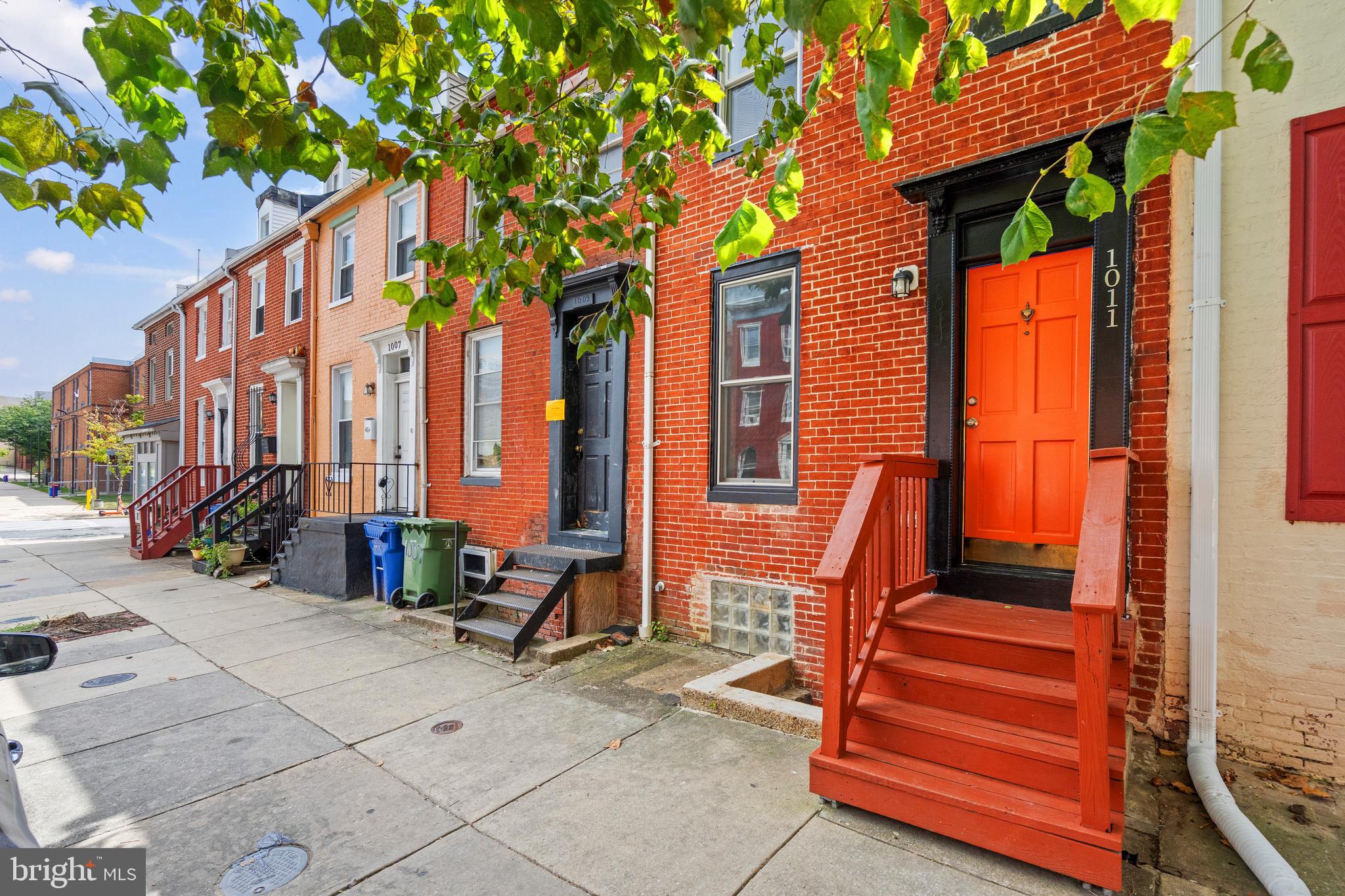 1011 HOLLINS STREET