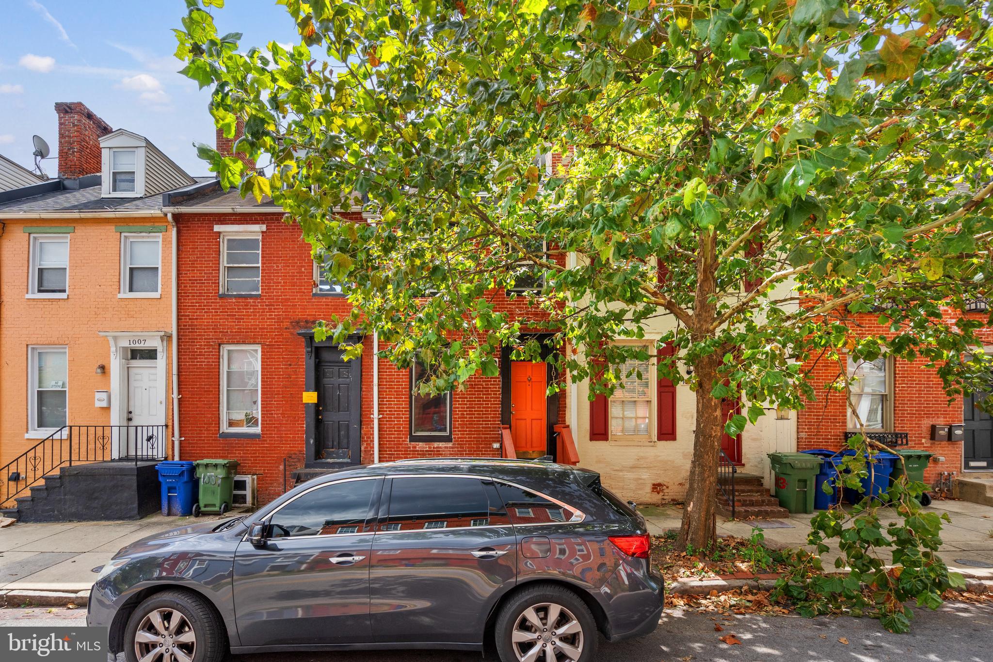 1011 HOLLINS STREET