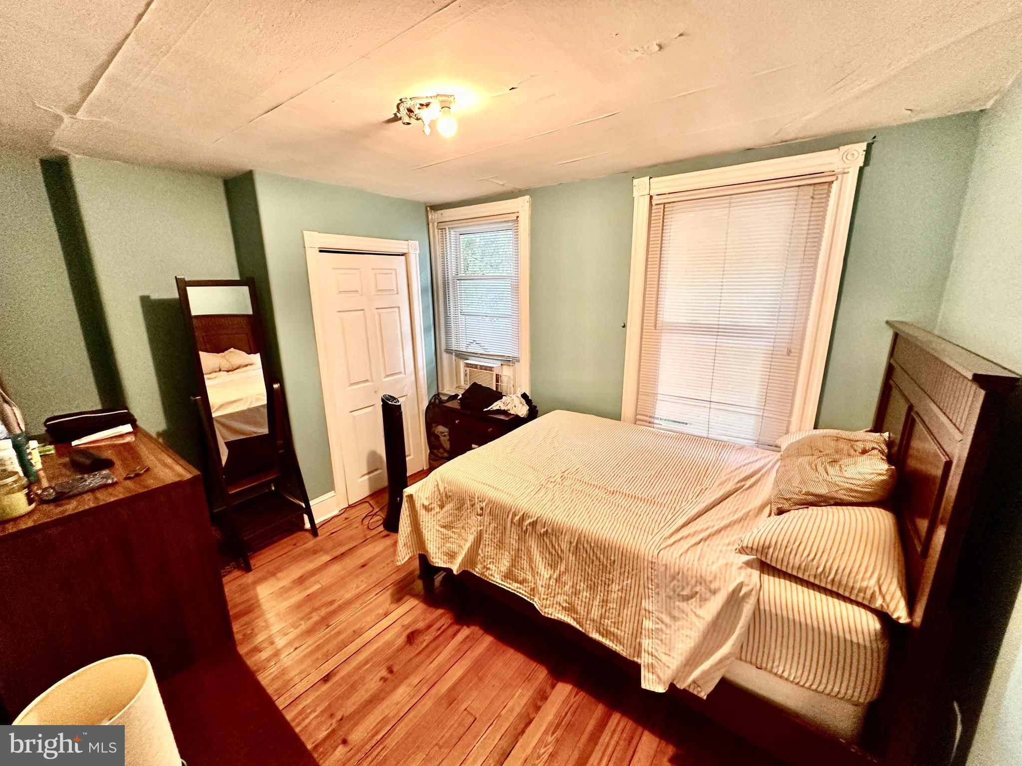 EAST FALLS - Residential Lease