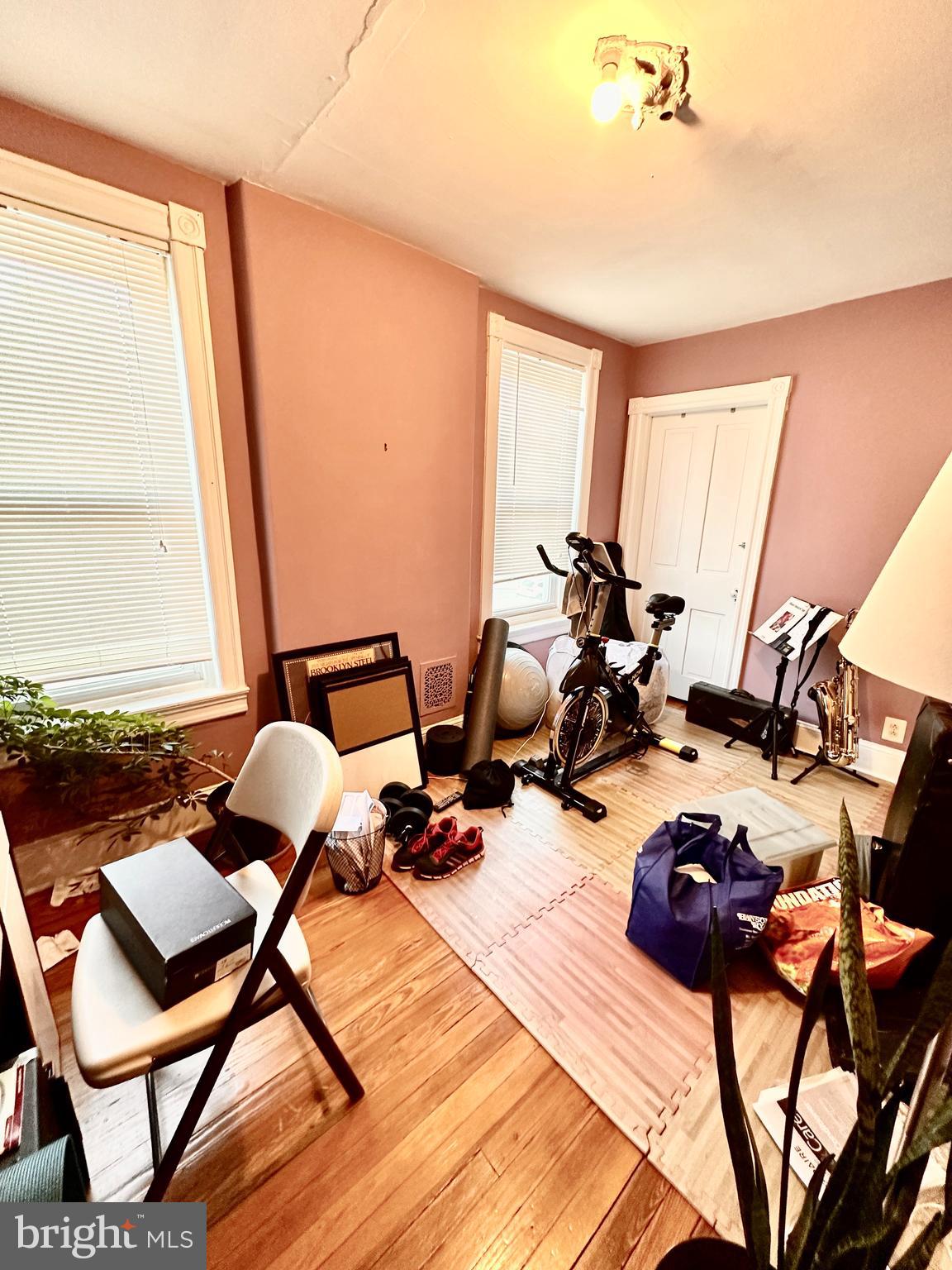 EAST FALLS - Residential Lease