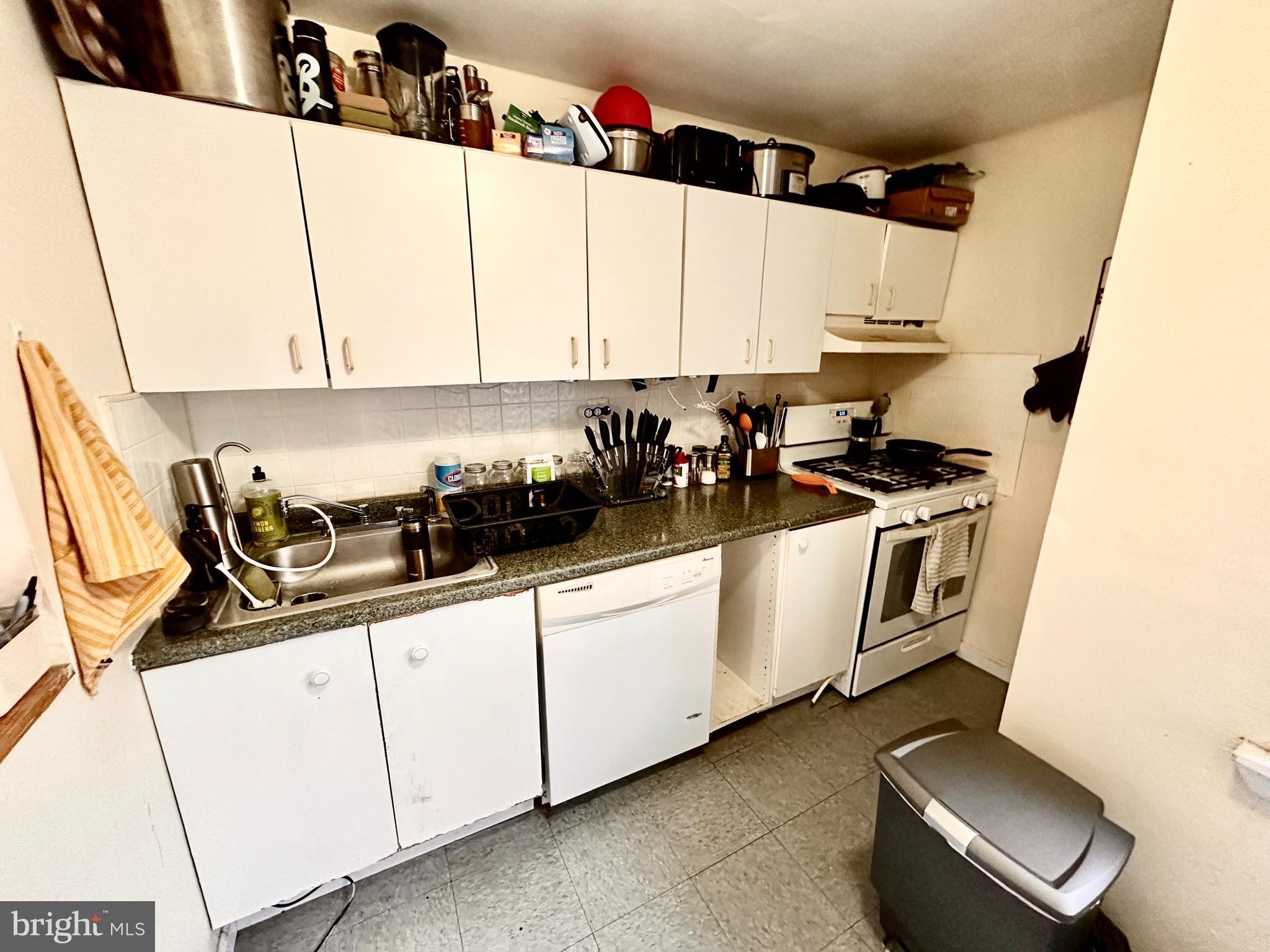 EAST FALLS - Residential Lease