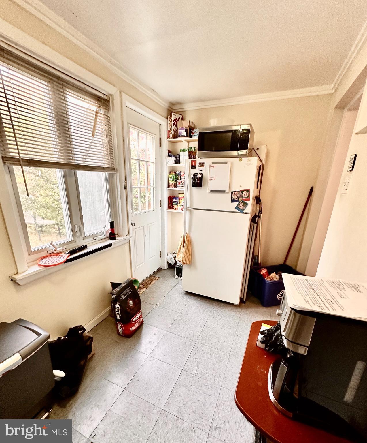 EAST FALLS - Residential Lease