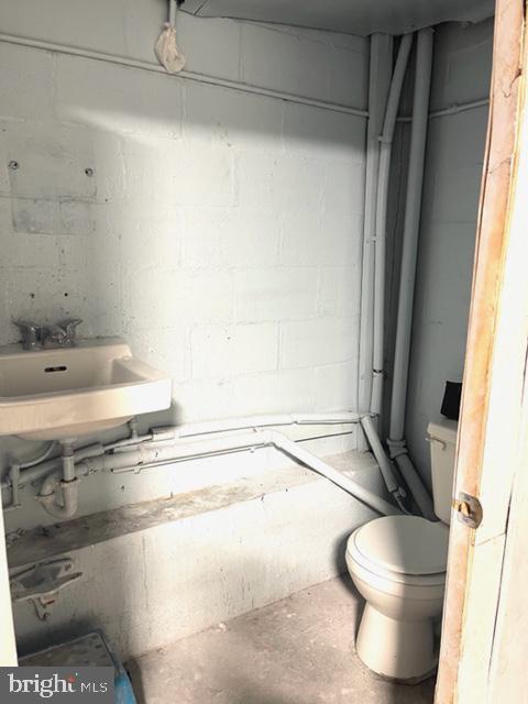 HIGHLANDTOWN - Commercial Lease