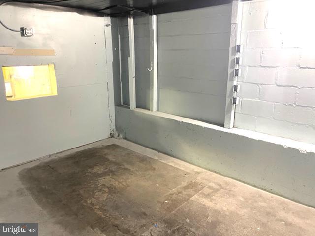 HIGHLANDTOWN - Commercial Lease