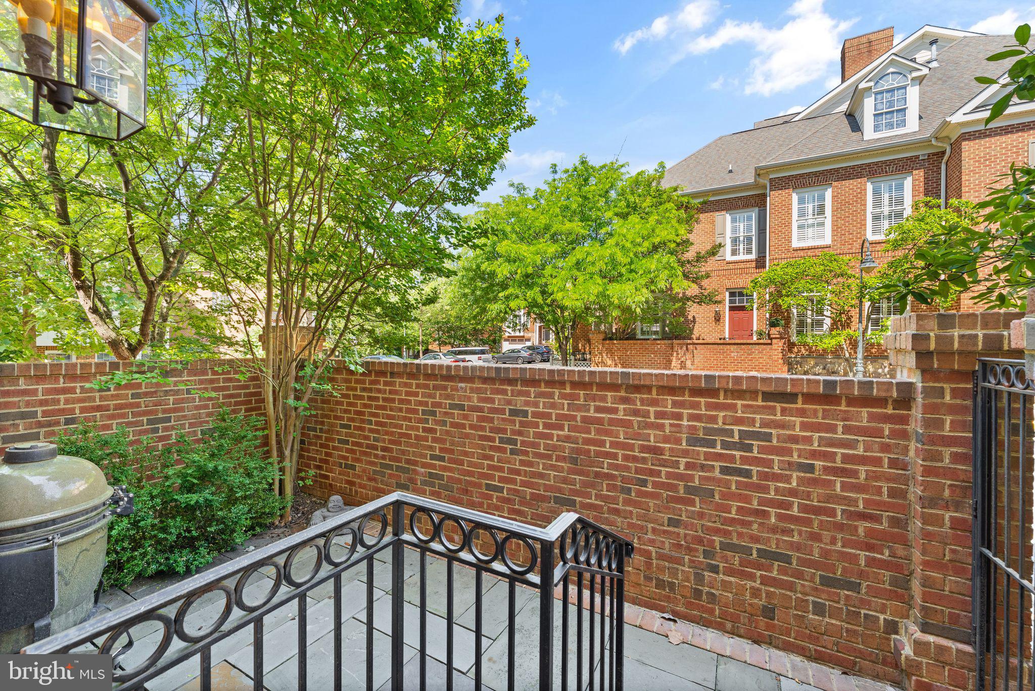 JAGUAR/YORKTOWN - Residential