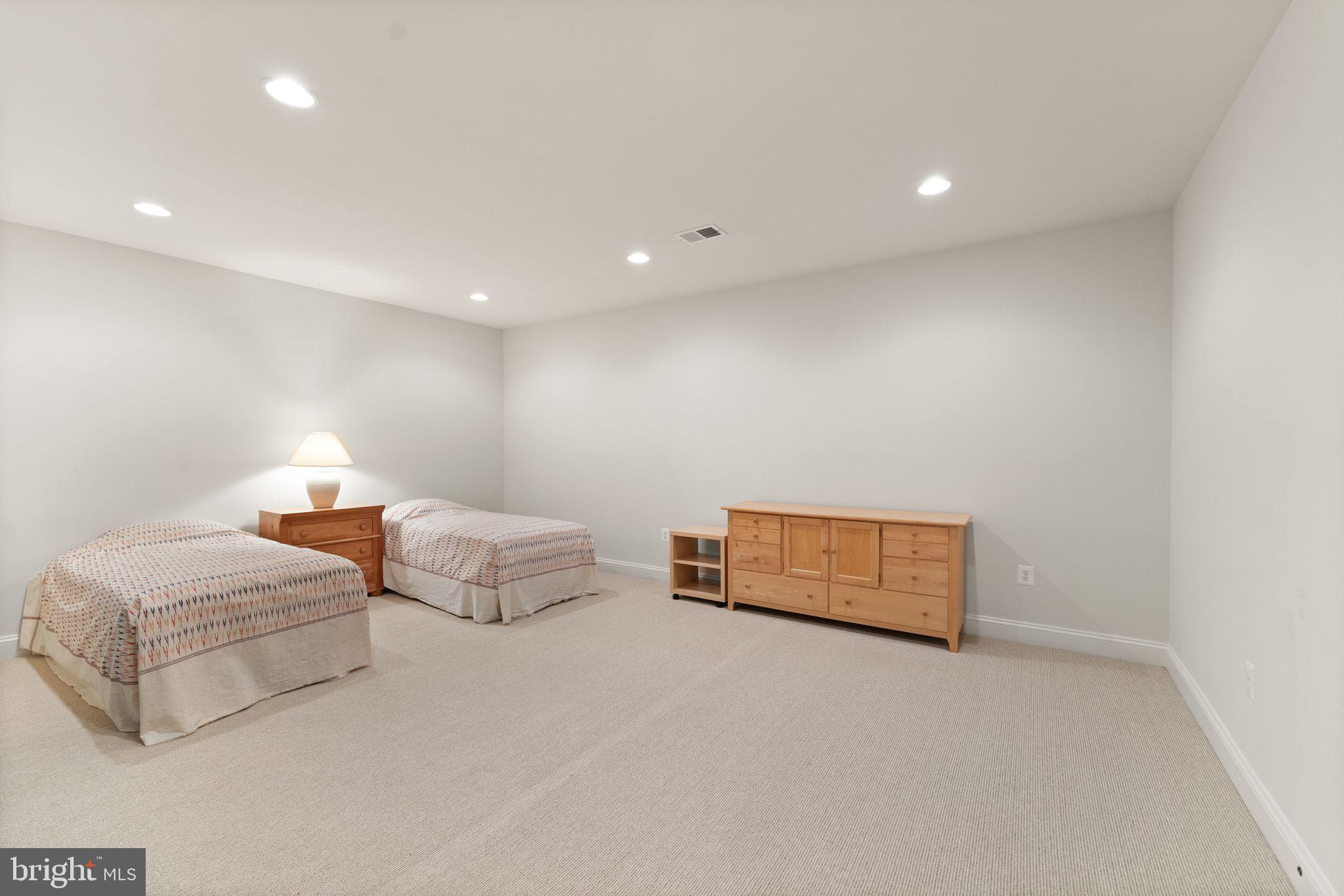 JAGUAR/YORKTOWN - Residential