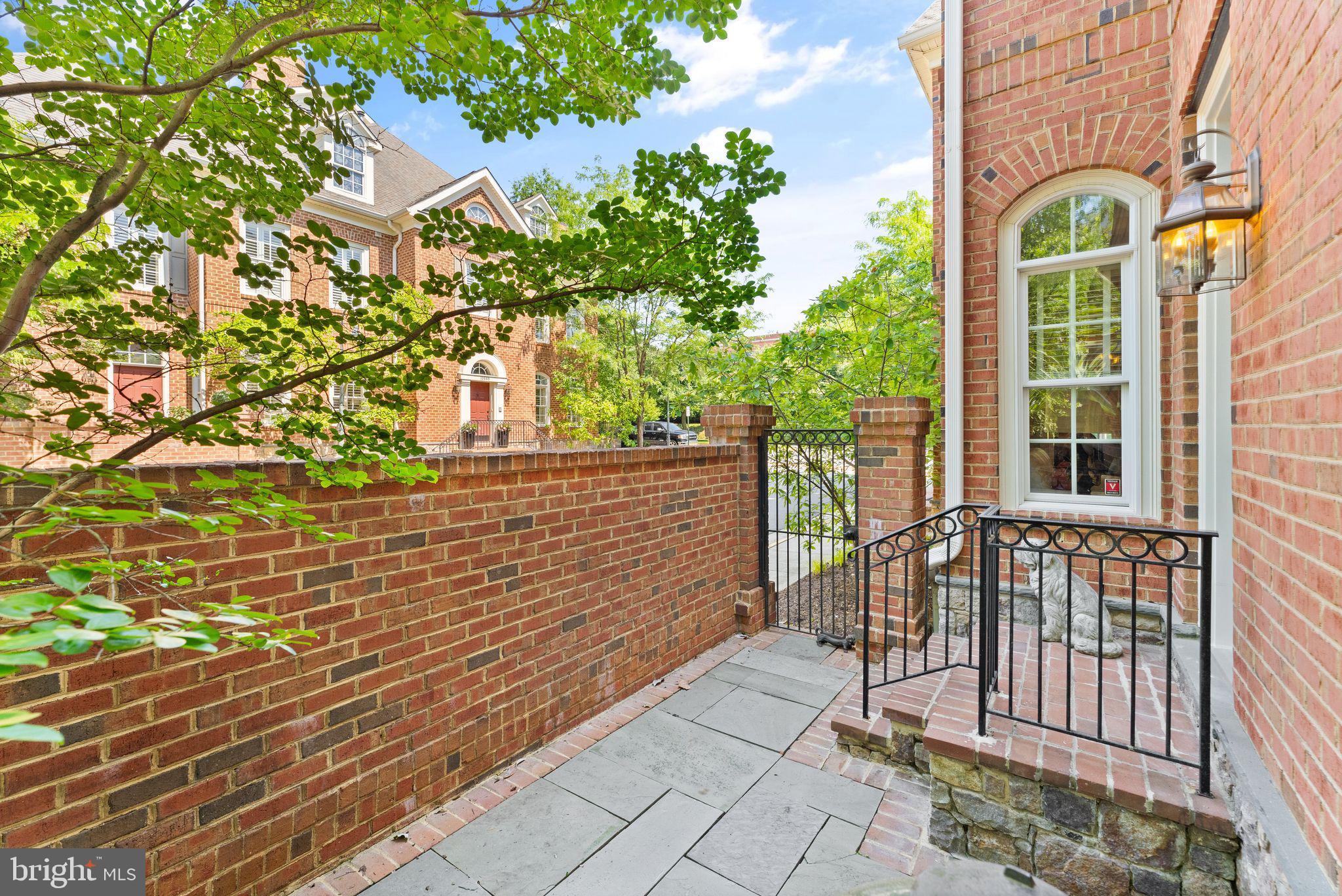 JAGUAR/YORKTOWN - Residential