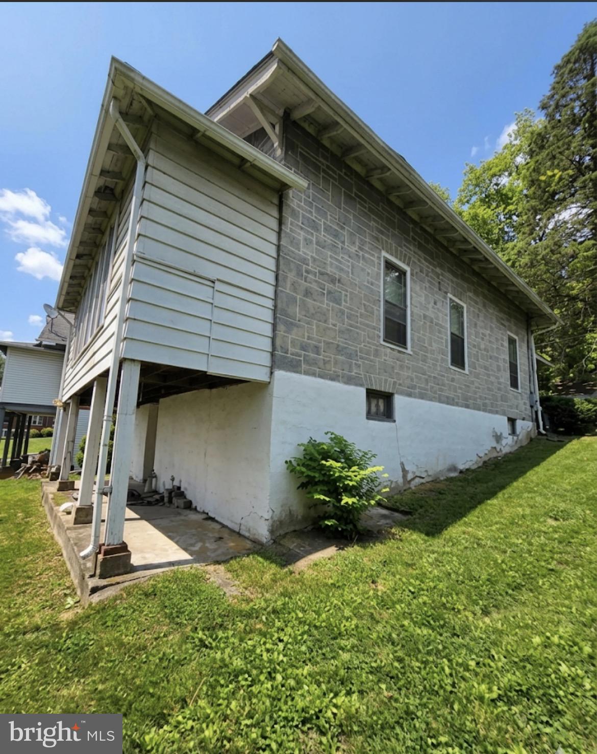 2551 FAIRVIEW AVENUE