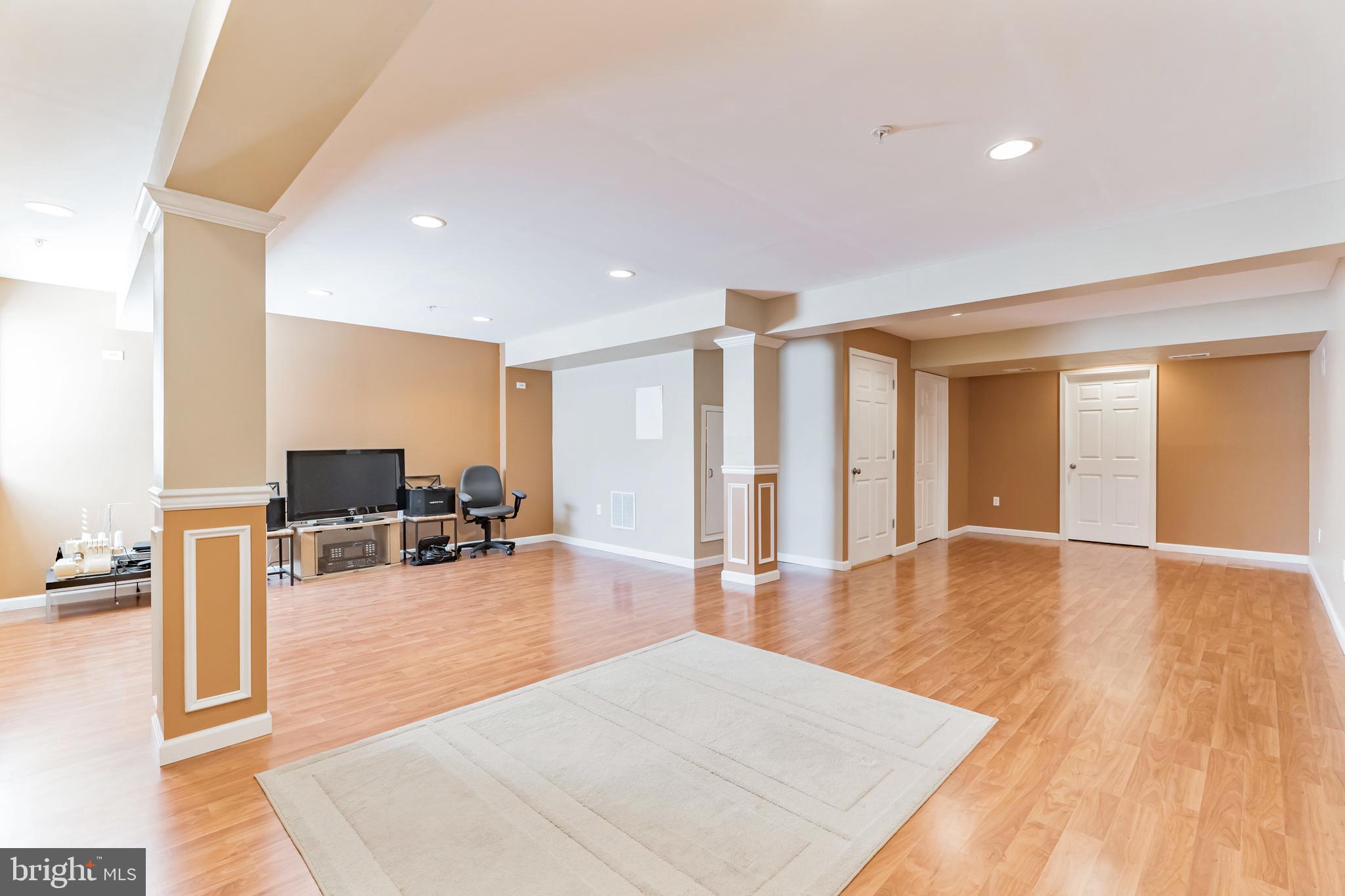 SPRINGFIELD MANOR - Residential
