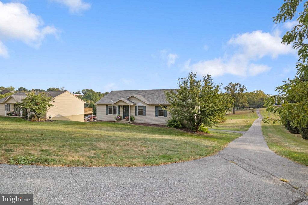 Photo of 840 Country Club Road, DALLASTOWN, PA 17313 (MLS # PAYK2090390)