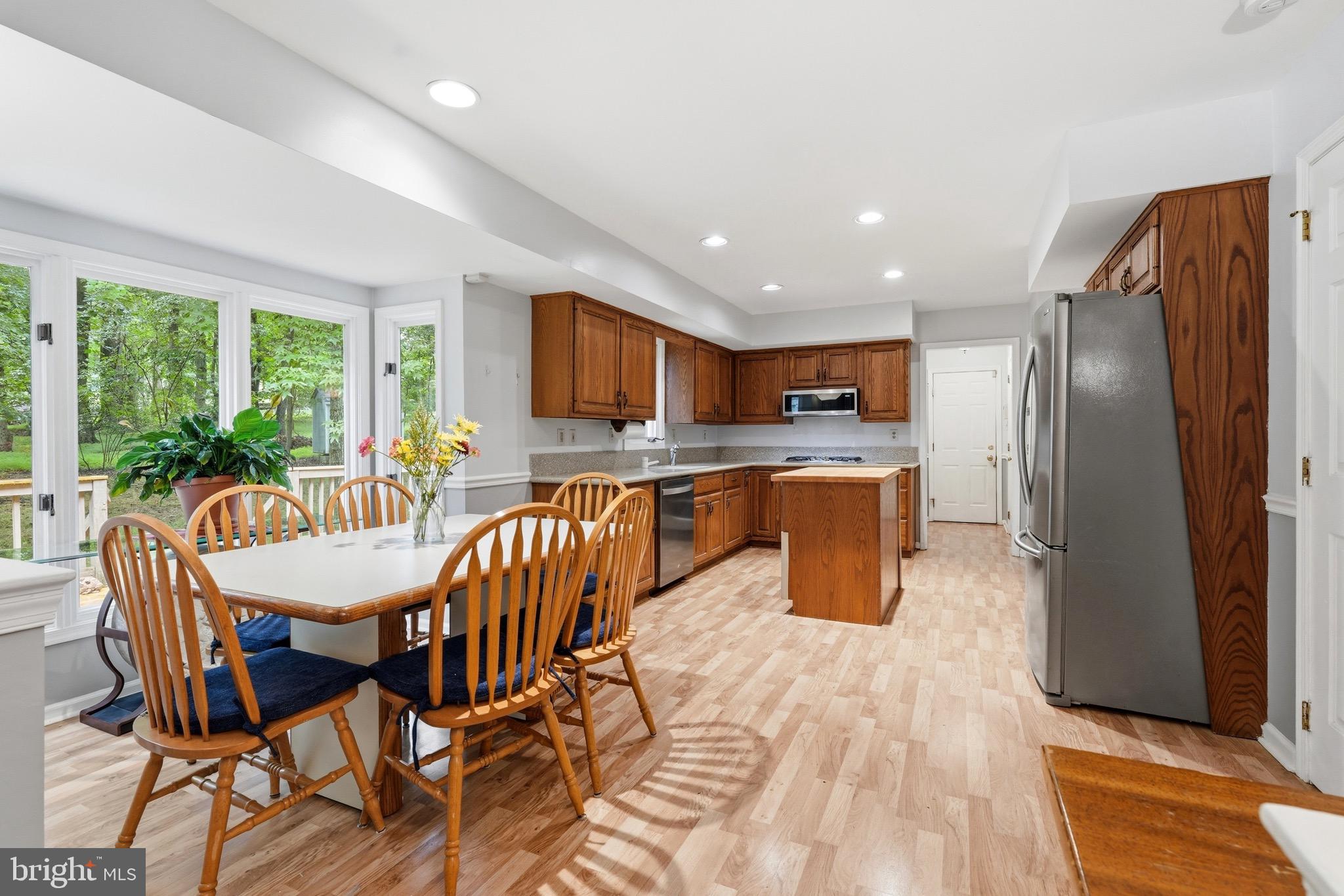1137 RED OAK DRIVE