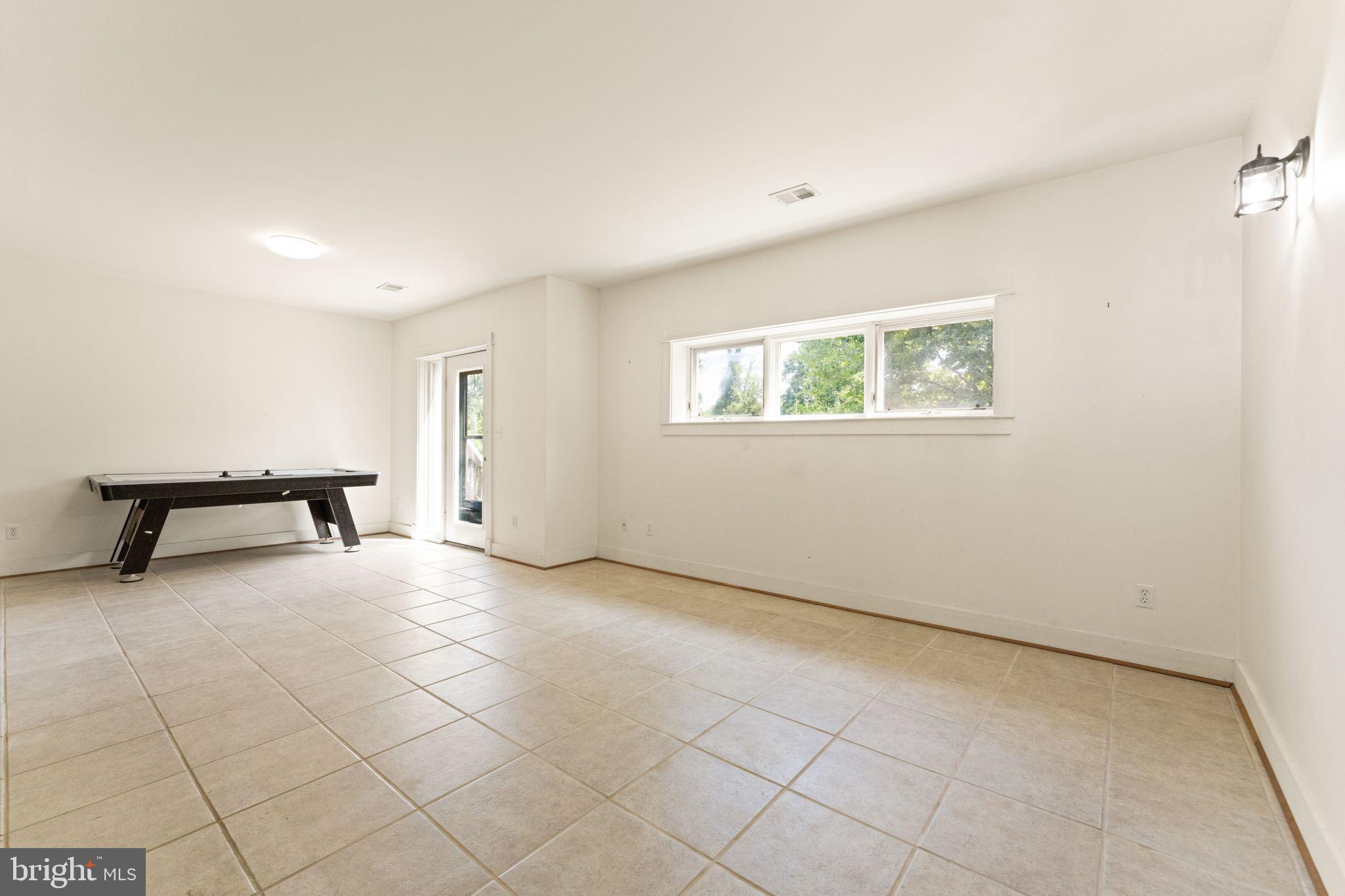 ECOVILLAGE - Residential Lease