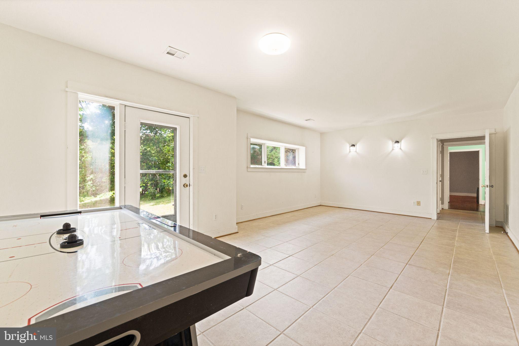 ECOVILLAGE - Residential Lease