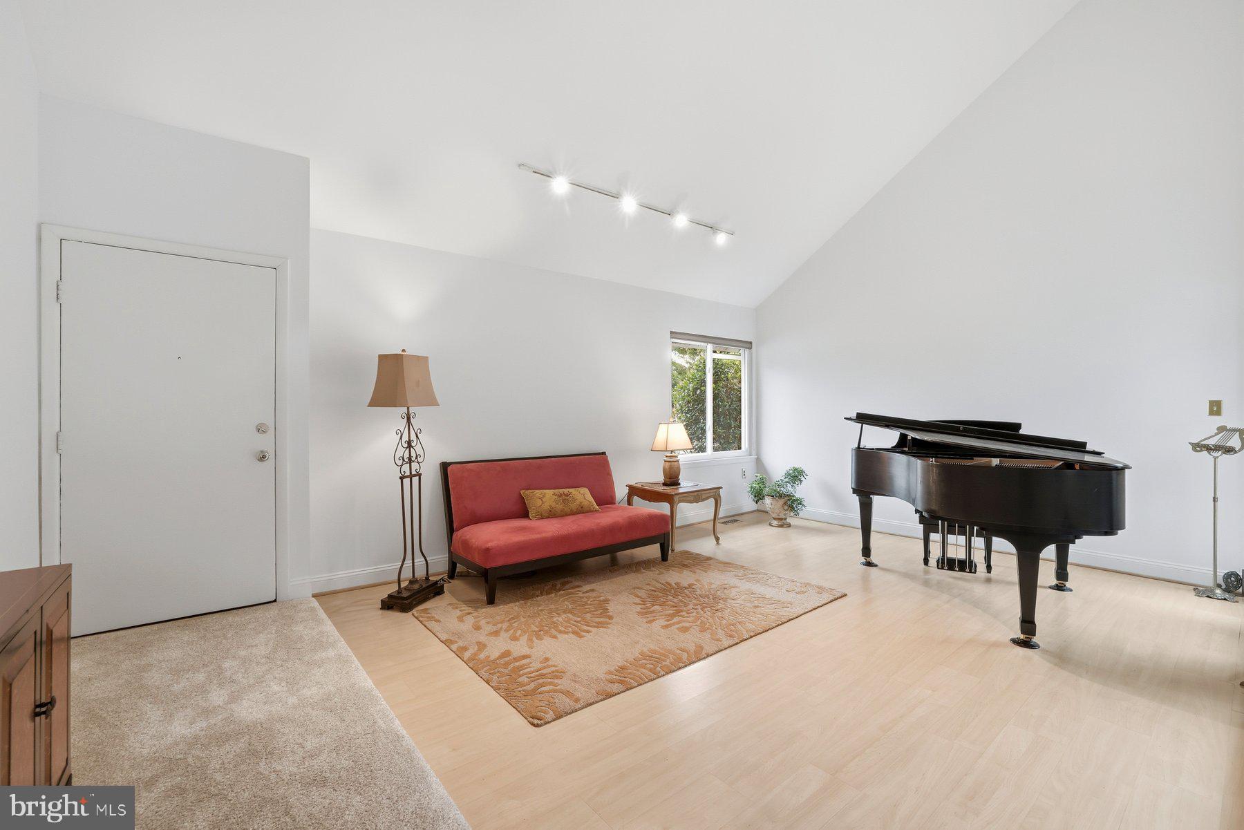 SOUTHERN GROVE - Residential