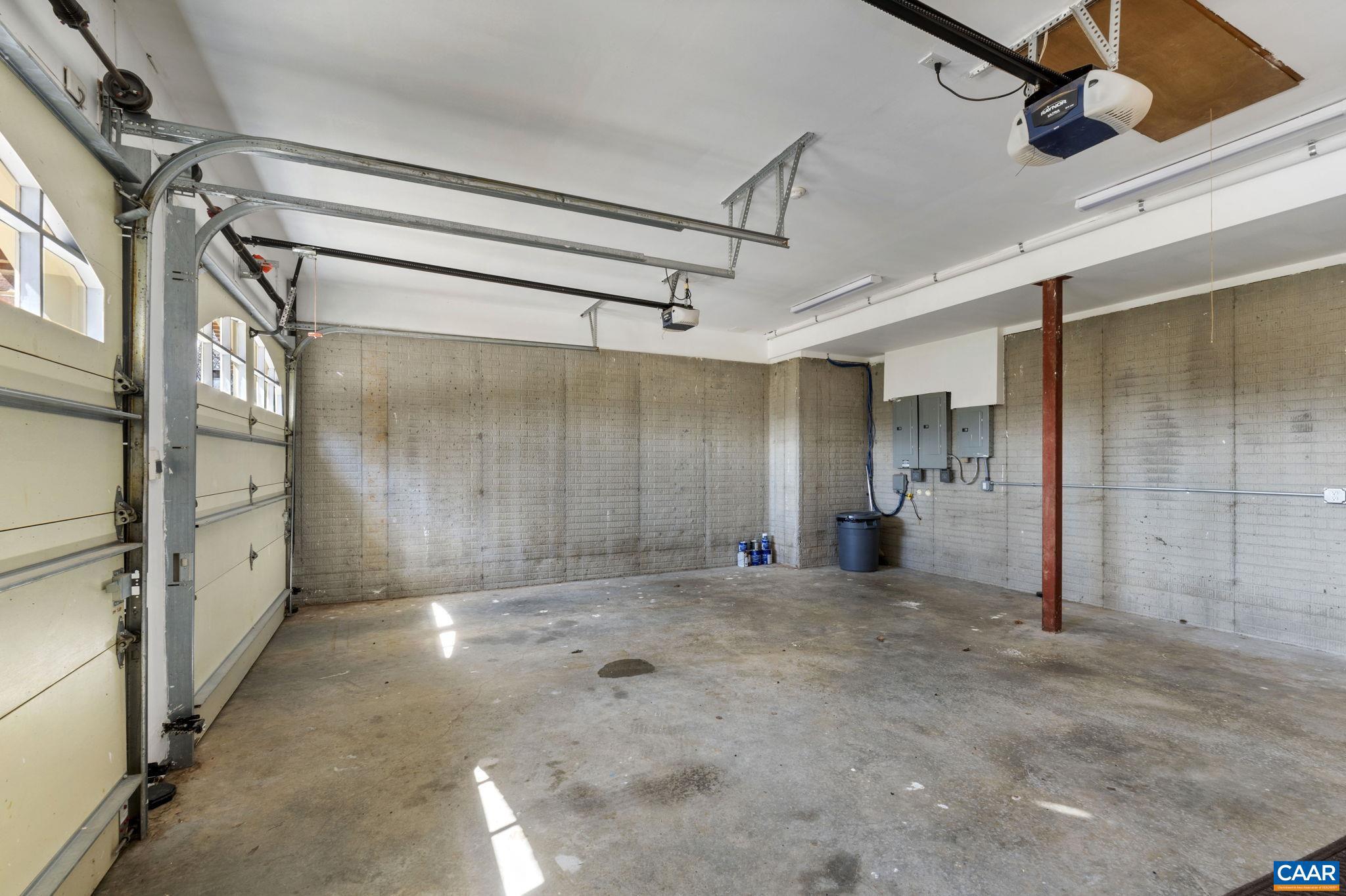 BLUE SPRINGS FARM - Residential