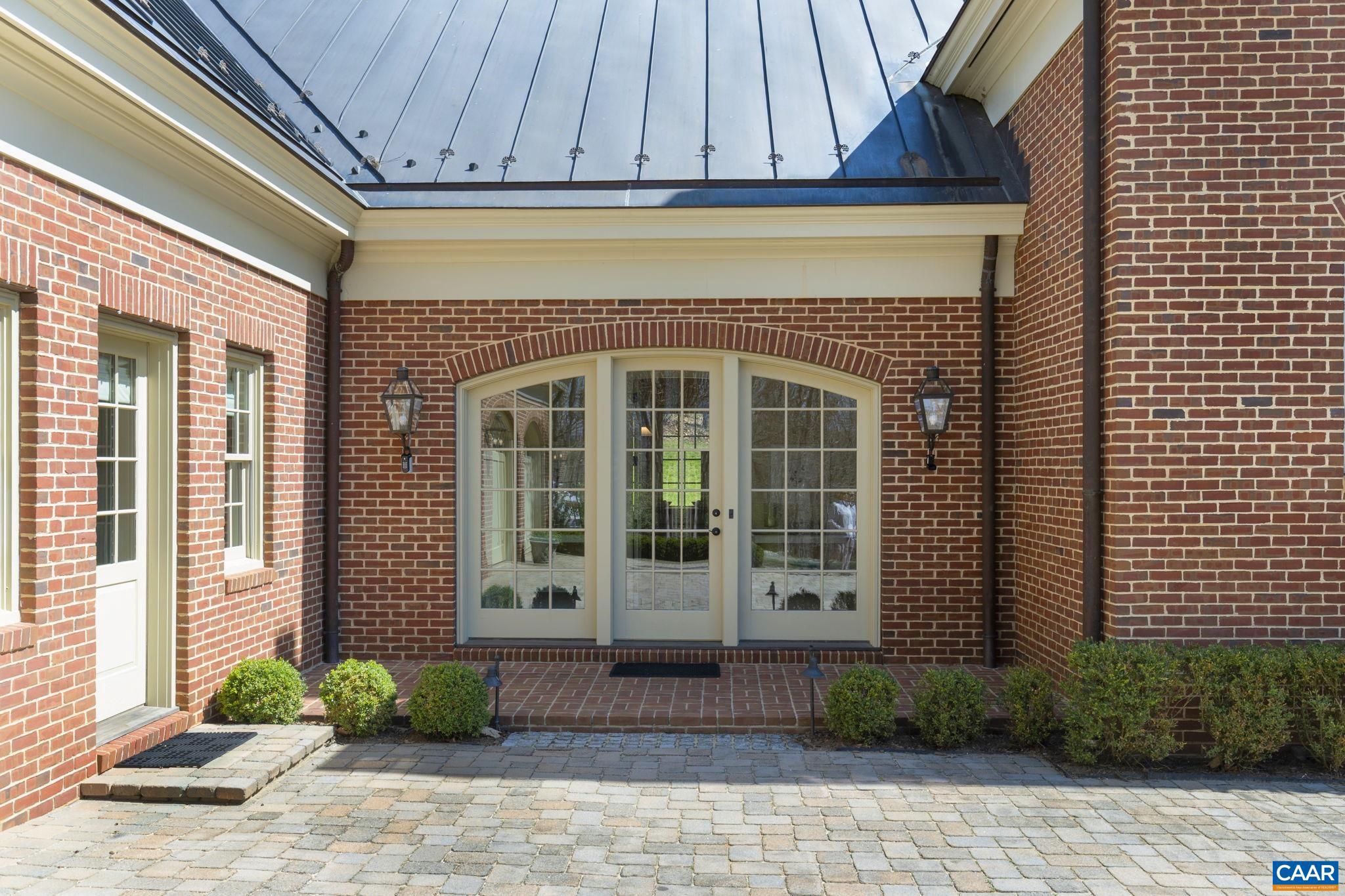 BLUE SPRINGS FARM - Residential