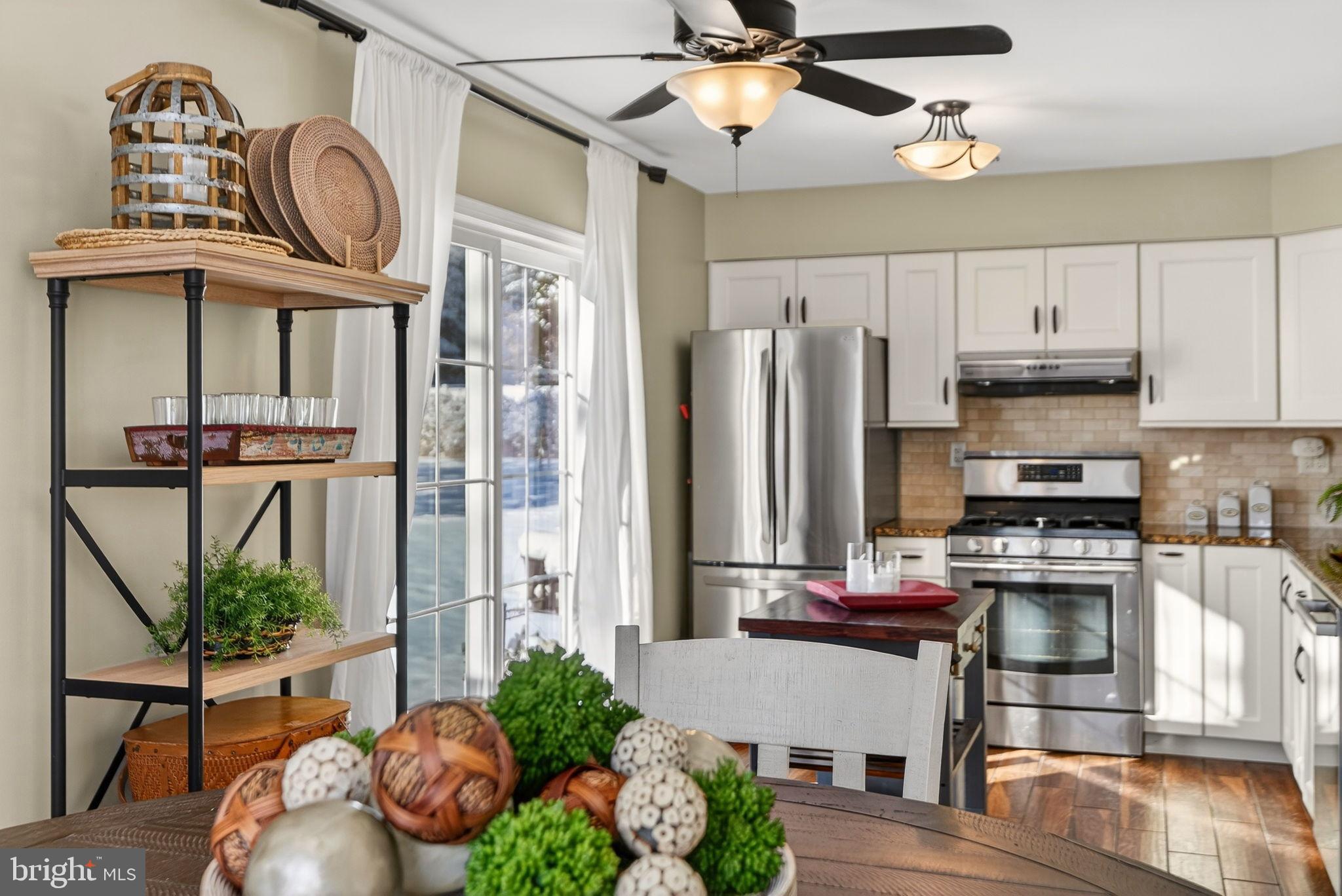 COUNTRY BEND - Residential