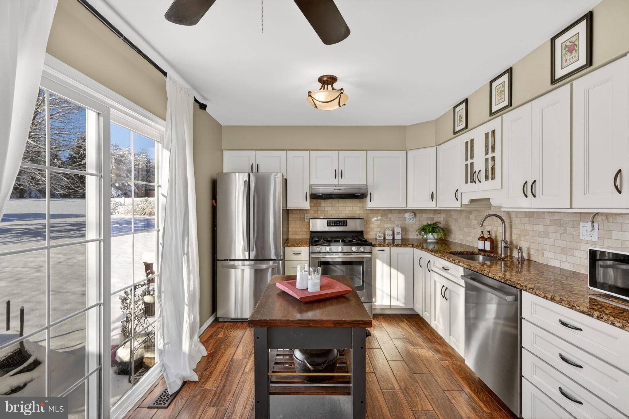 COUNTRY BEND - Residential