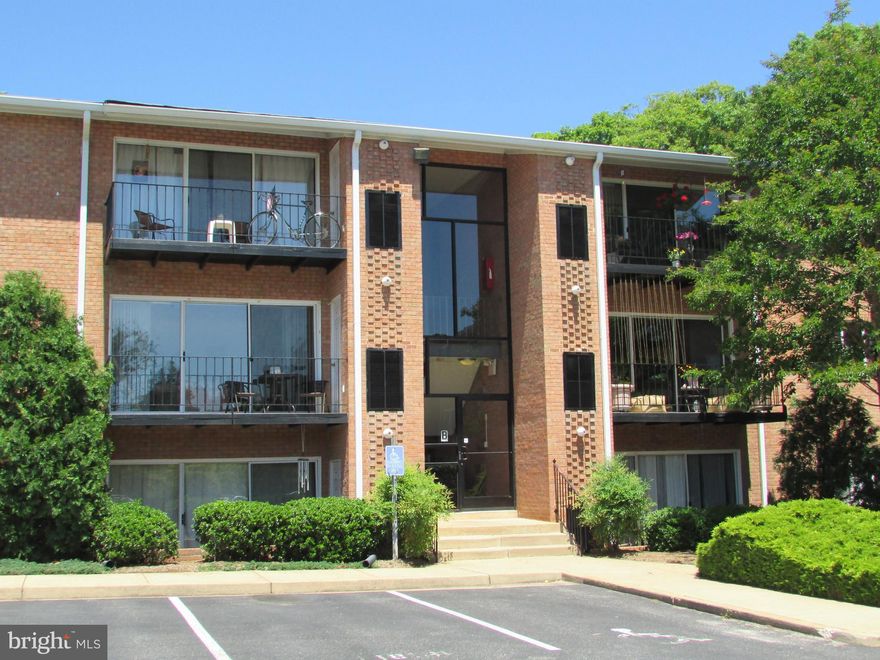 Location! Location!! Check out this Bright & Open 2BR/1BA Condo that Boasts: Hardwood Floors throughout, A Galley Kitchen that has lots of counter space and a pantry, Gas Range, Microwave, Double Door Refrigerator, All in one-Washer/Dryer Combo. Located on 2nd Level, with a private balcony that overlooks the rear yard that backs to woods for privacy. Rent includes: Gas, Water/Sewer. Secured Entrance, Assigned Parking Convenient to Downtown Fredericksburg, VRE I-95, Shopping, Hospitals!!! Available Now - Call for more information or to schedule a showing!!