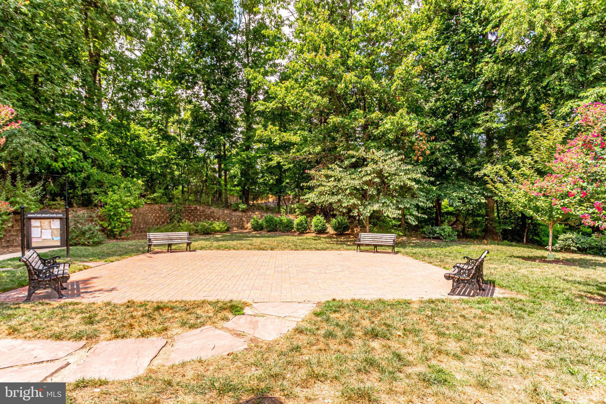 FAIR LAKES - Residential