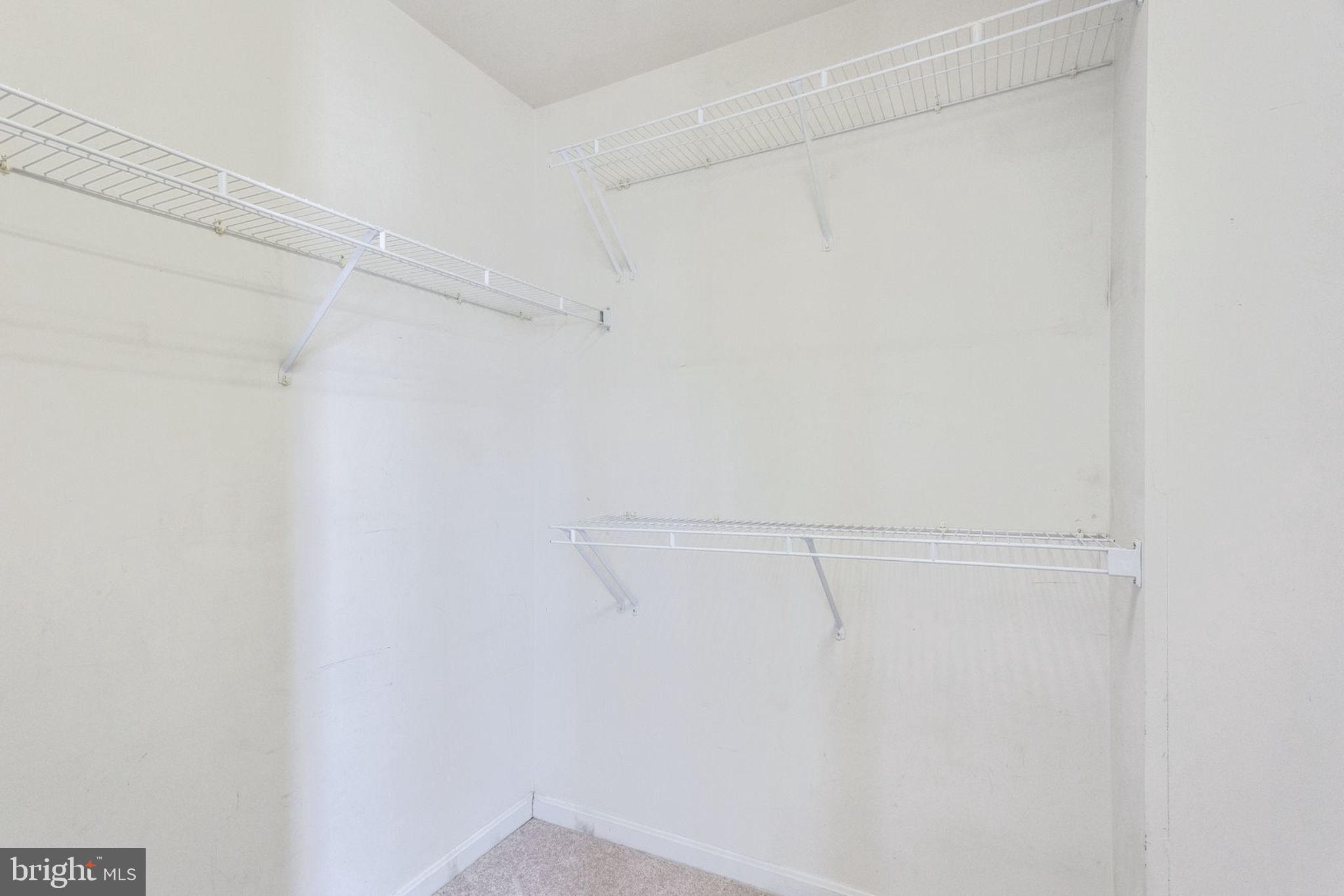 FAIR LAKES - Residential