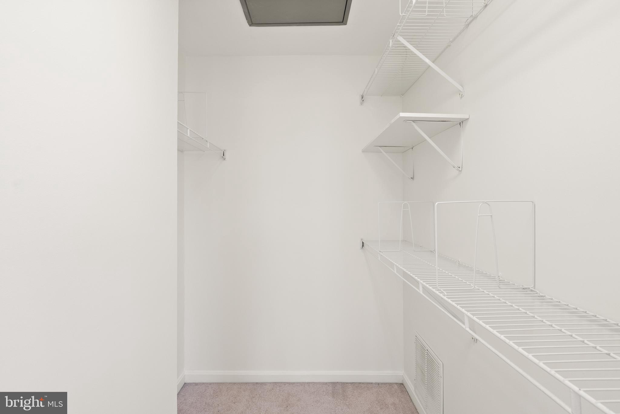 FAIR LAKES - Residential