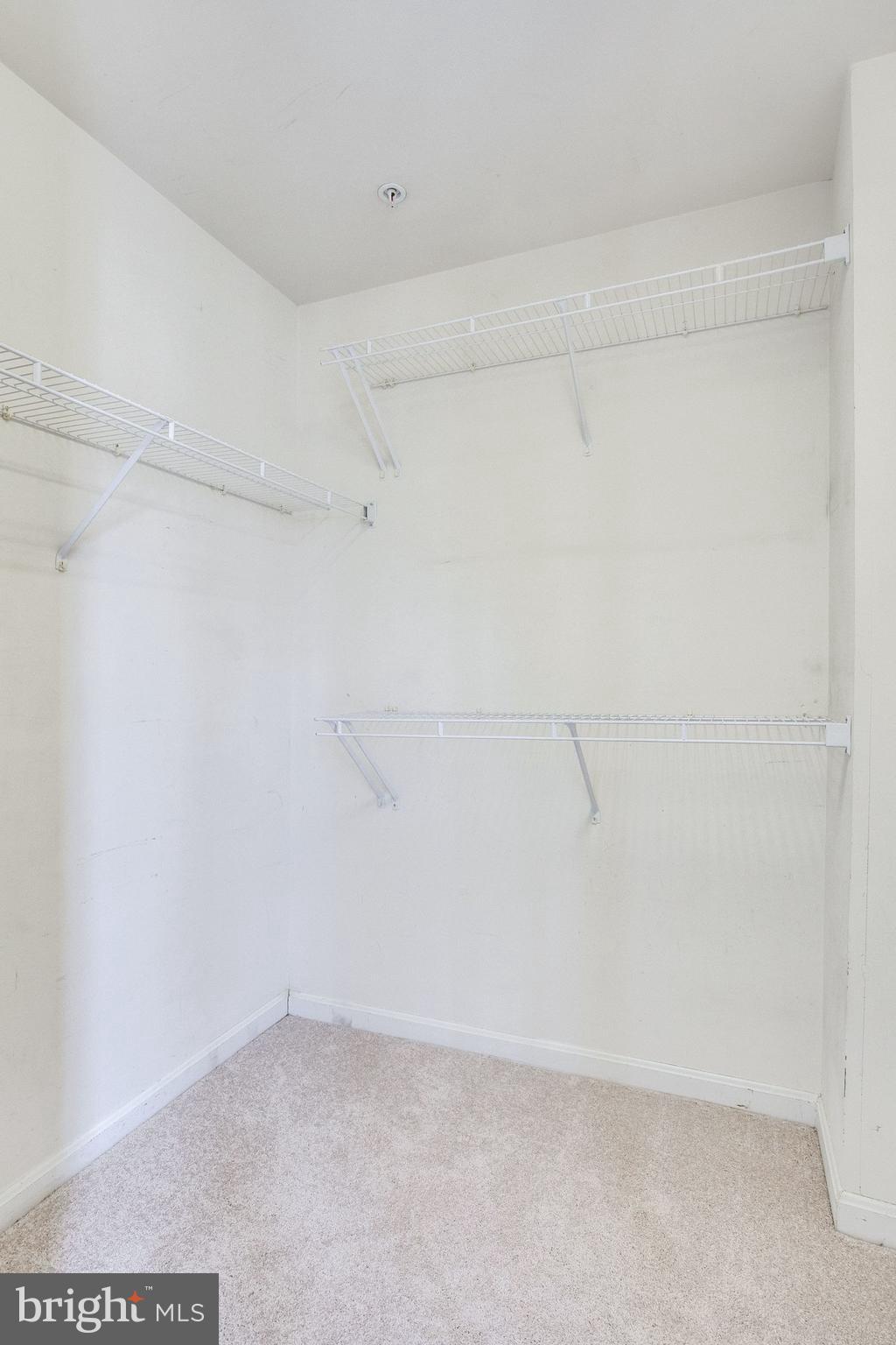 FAIR LAKES - Residential