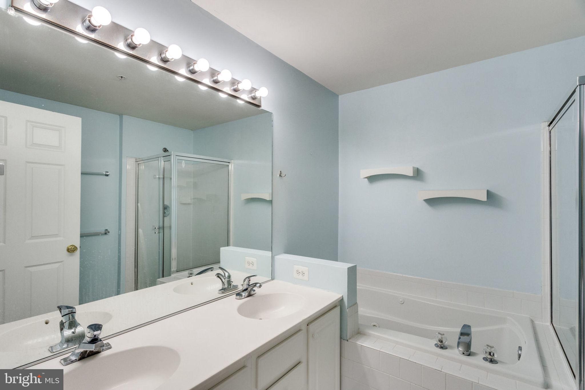 FAIR LAKES - Residential