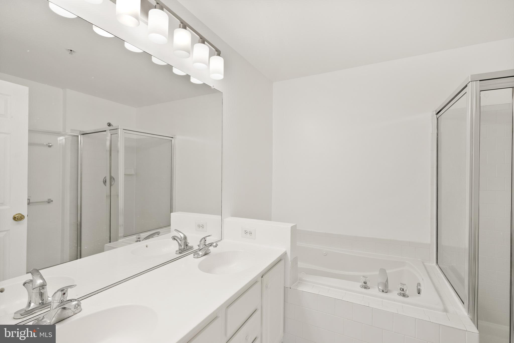 FAIR LAKES - Residential