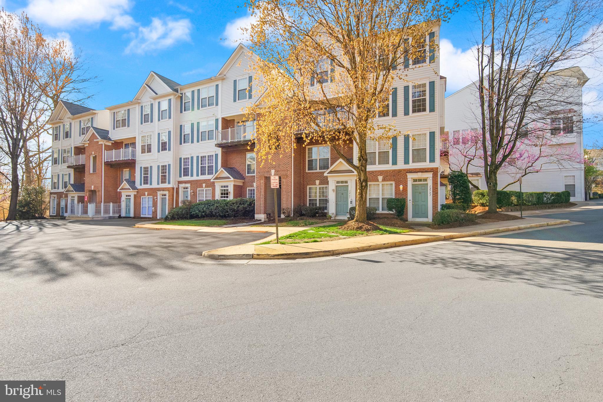 FAIR LAKES - Residential