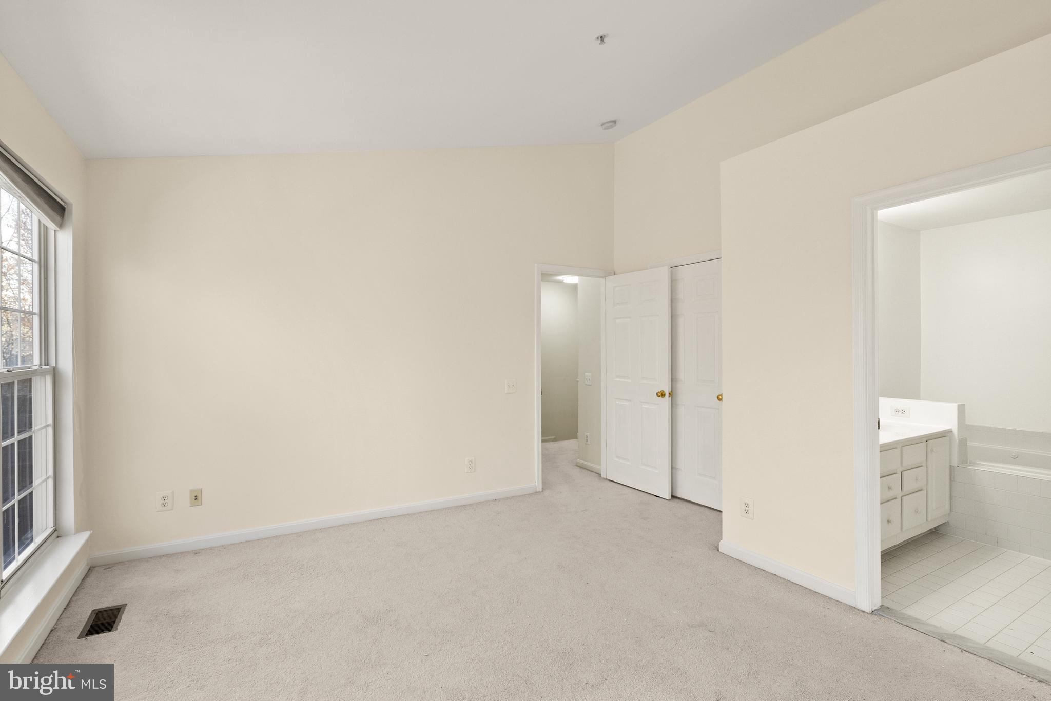 FAIR LAKES - Residential