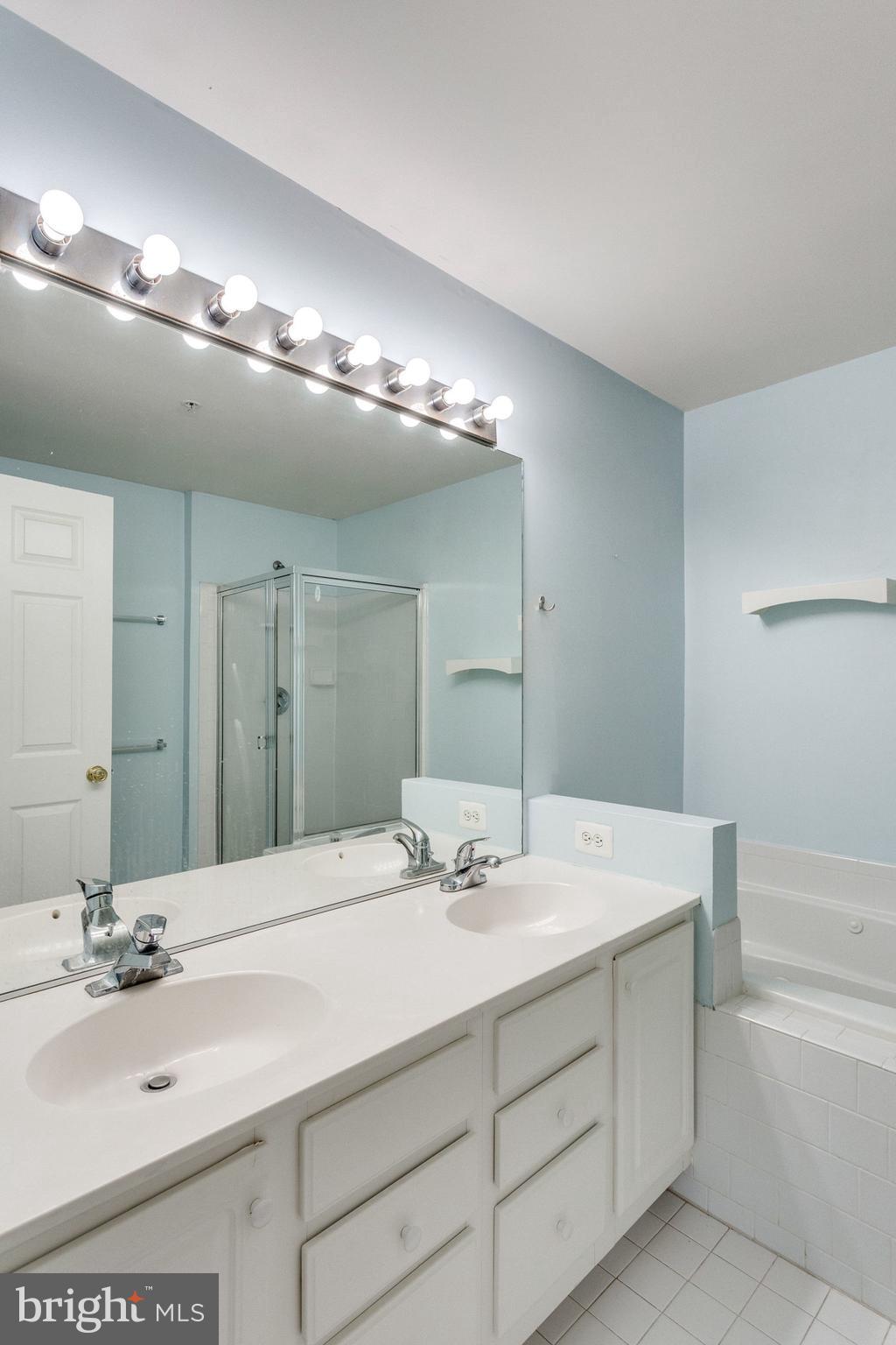 FAIR LAKES - Residential