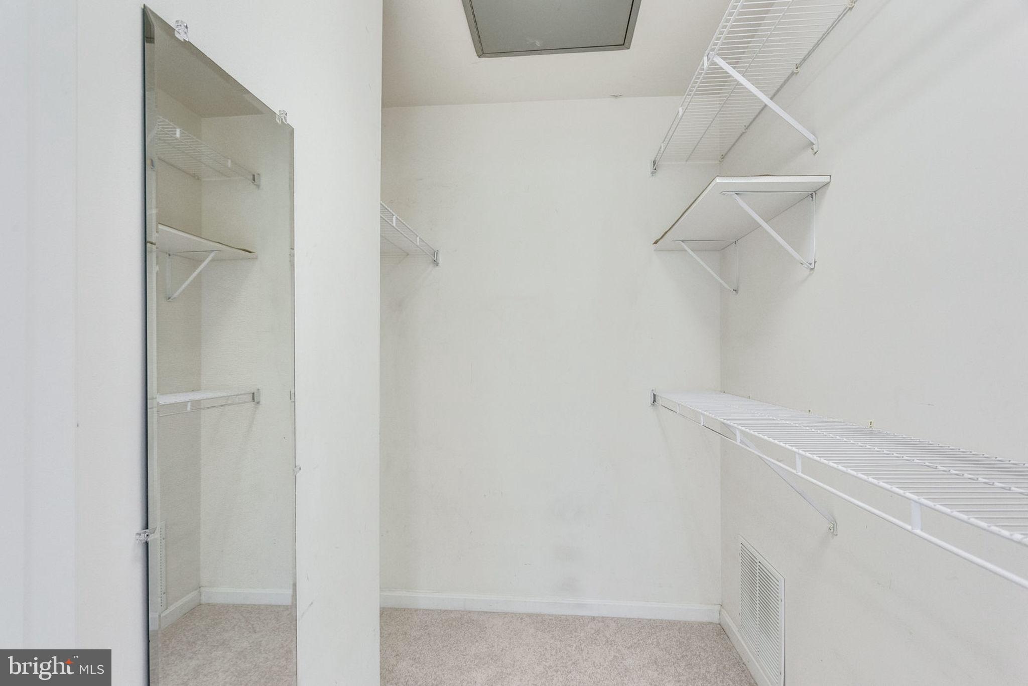 FAIR LAKES - Residential