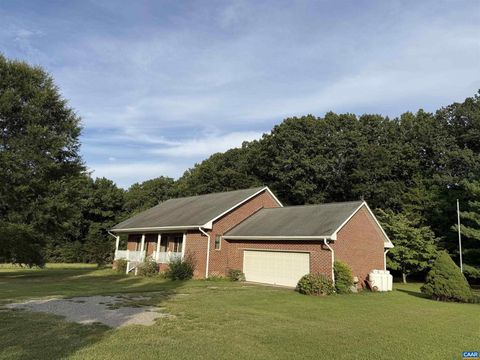 Homes For Sale - 5051 Shannon Hill Rd Rd<br/> Goochland County, KENTS STORE, VA 23084