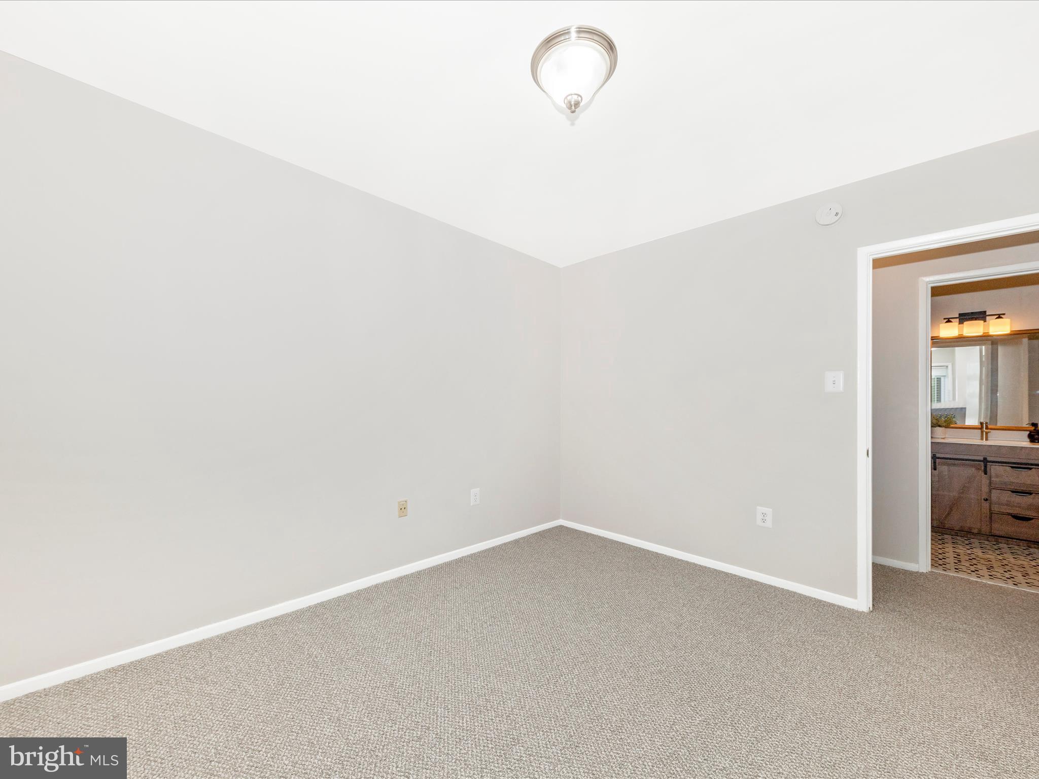 MONTPELIER VILLAGE - Residential Lease