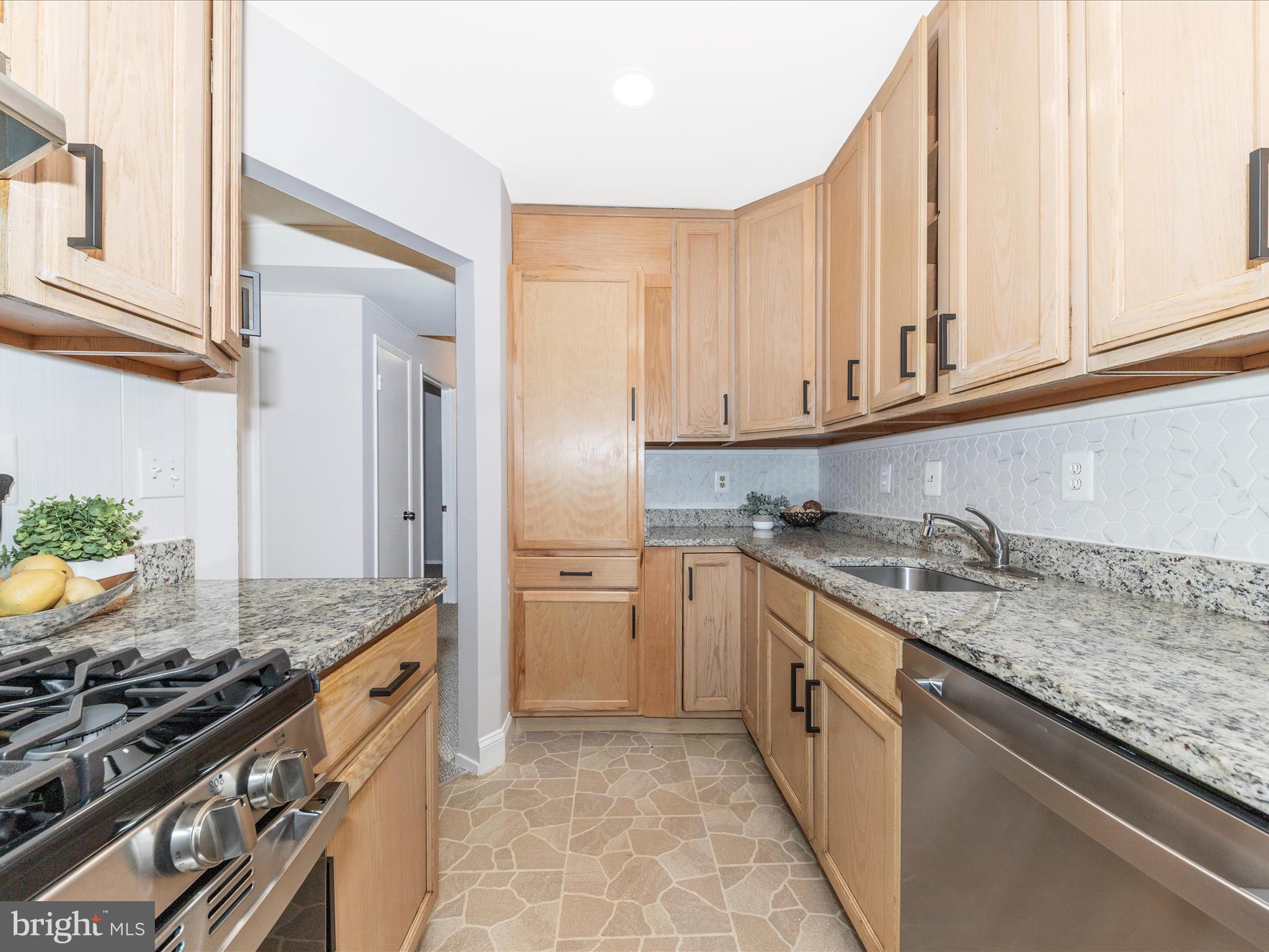 MONTPELIER VILLAGE - Residential Lease