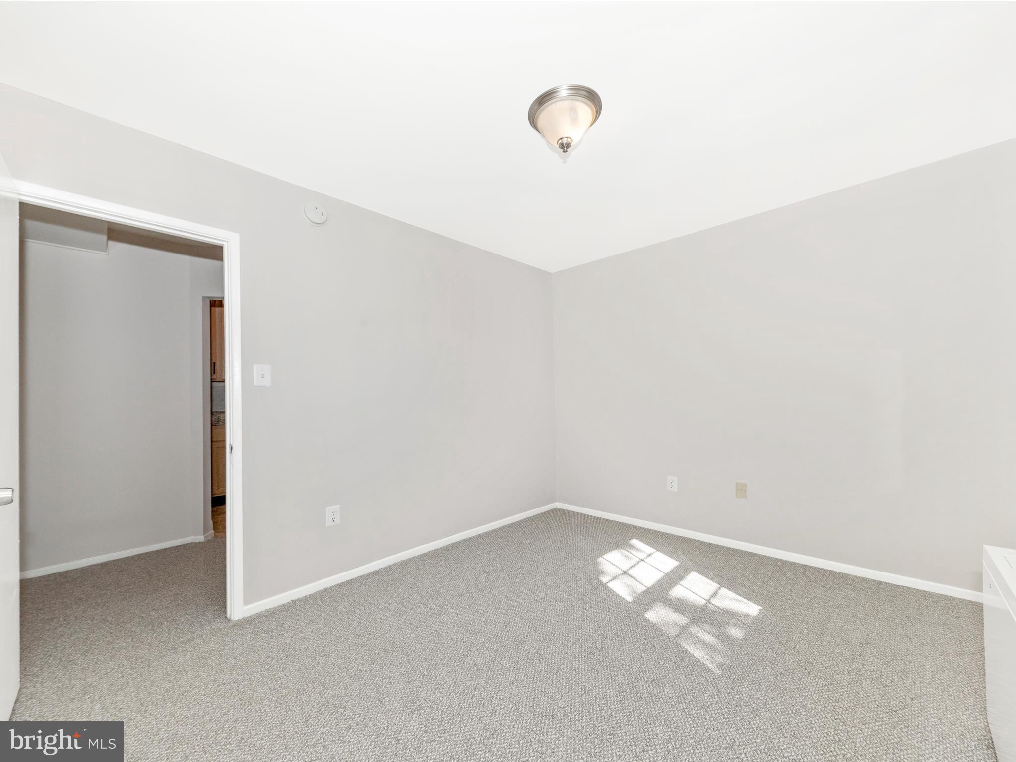 MONTPELIER VILLAGE - Residential Lease