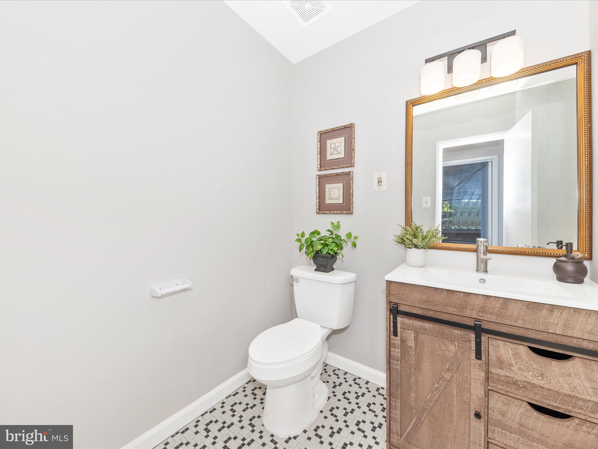 MONTPELIER VILLAGE - Residential Lease