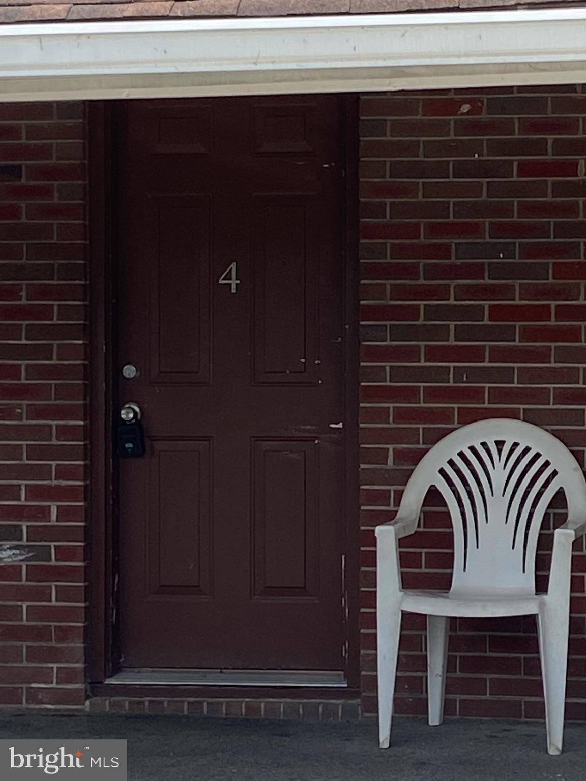 Efficiency Apartment includes water, sewer, trash, electric, and basic cable. Only one pet case by case with a deposit.
