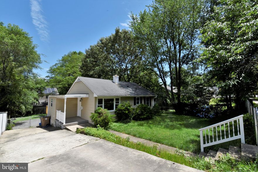 LOCATION, LOCATION, LOCATION: Beautiful 3 bed 1 full bath Home is in best location. Newer kitchen features elegant Maple cabinetry, ceramic flooring. Newer bath, Ceramic tile floor and shower, Refinish wood floor. Nice level backyard and fenced throughout. Private parking for several cars and Super location-near downtown Rockville   & Metro .Don't miss it!!!  Landlord request .No smoking, good credit,