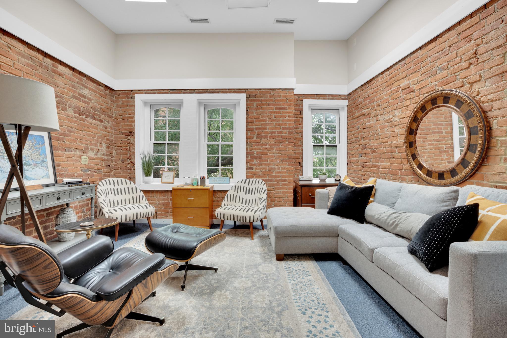 OLD TOWN ALEXANDRIA - Residential