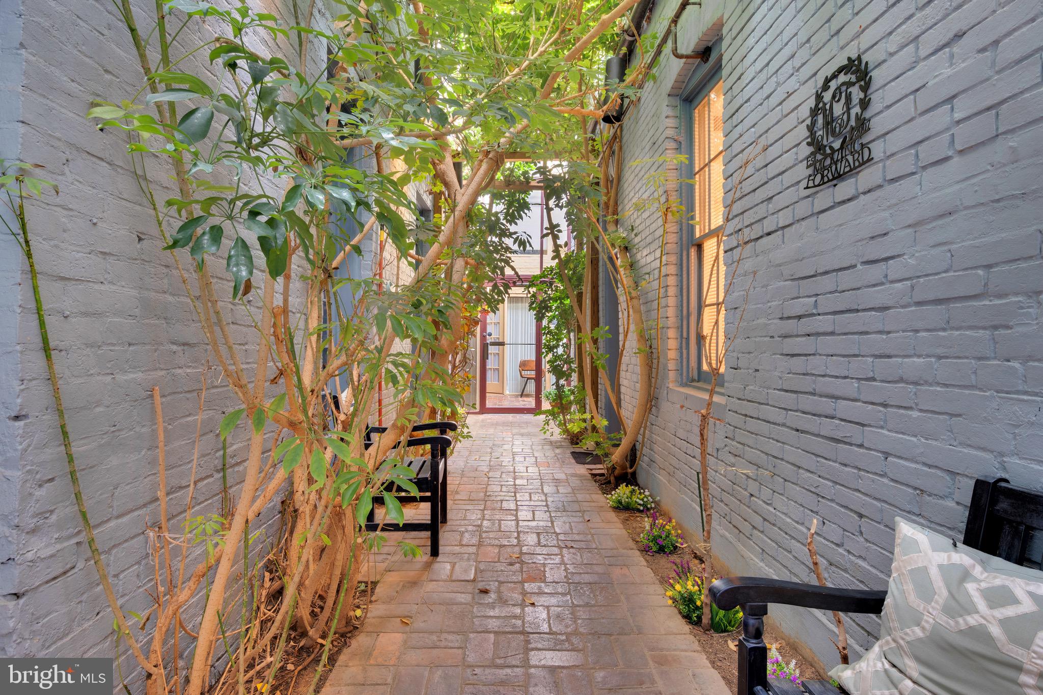 OLD TOWN ALEXANDRIA - Residential