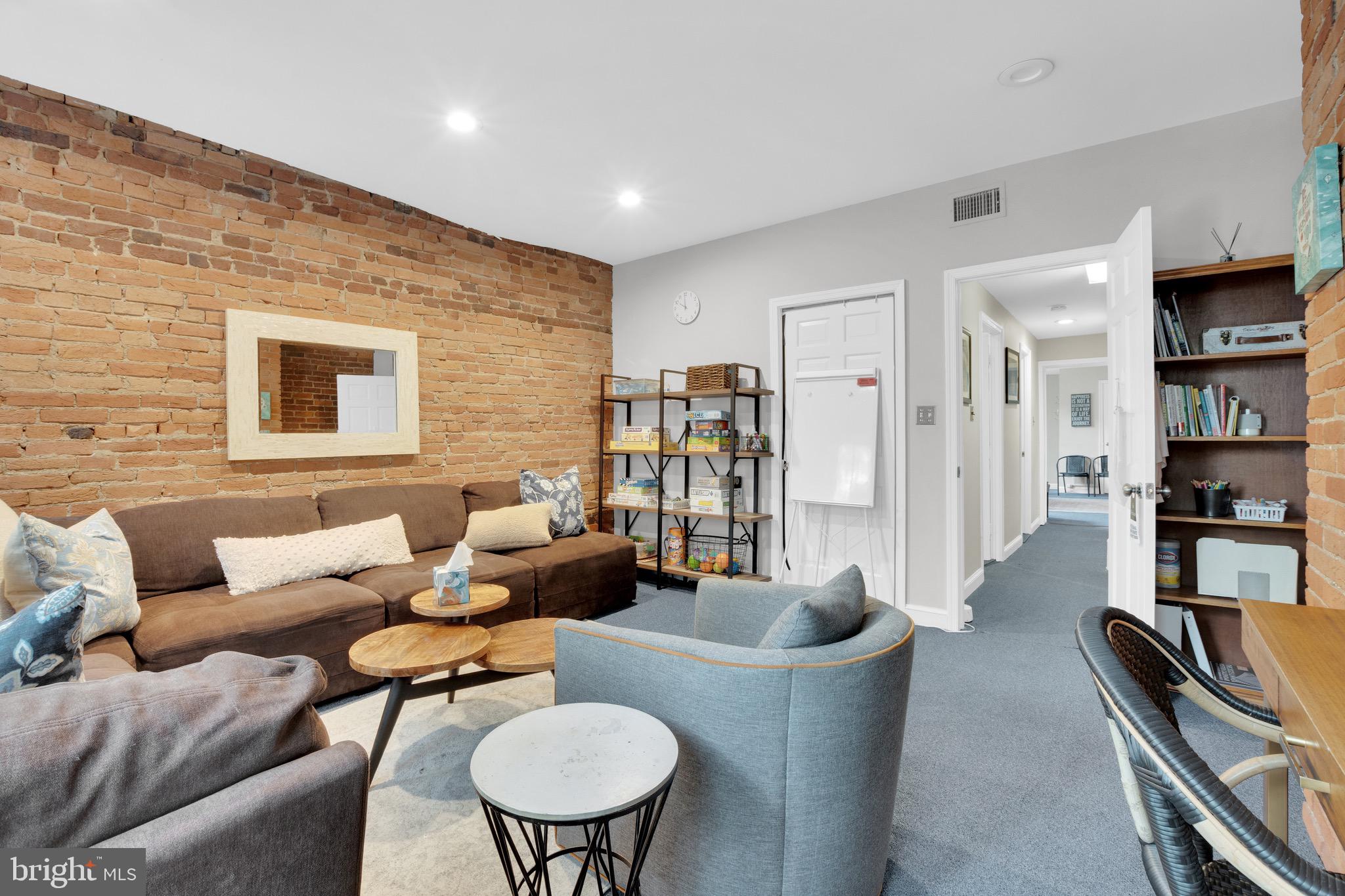 OLD TOWN ALEXANDRIA - Residential