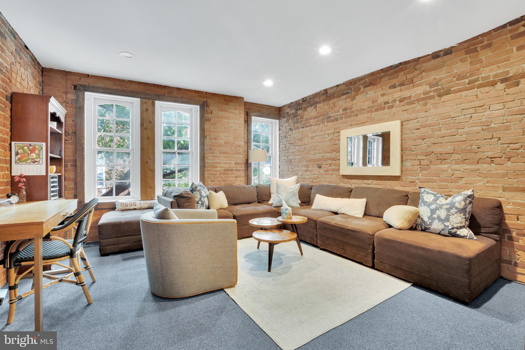 OLD TOWN ALEXANDRIA - Residential