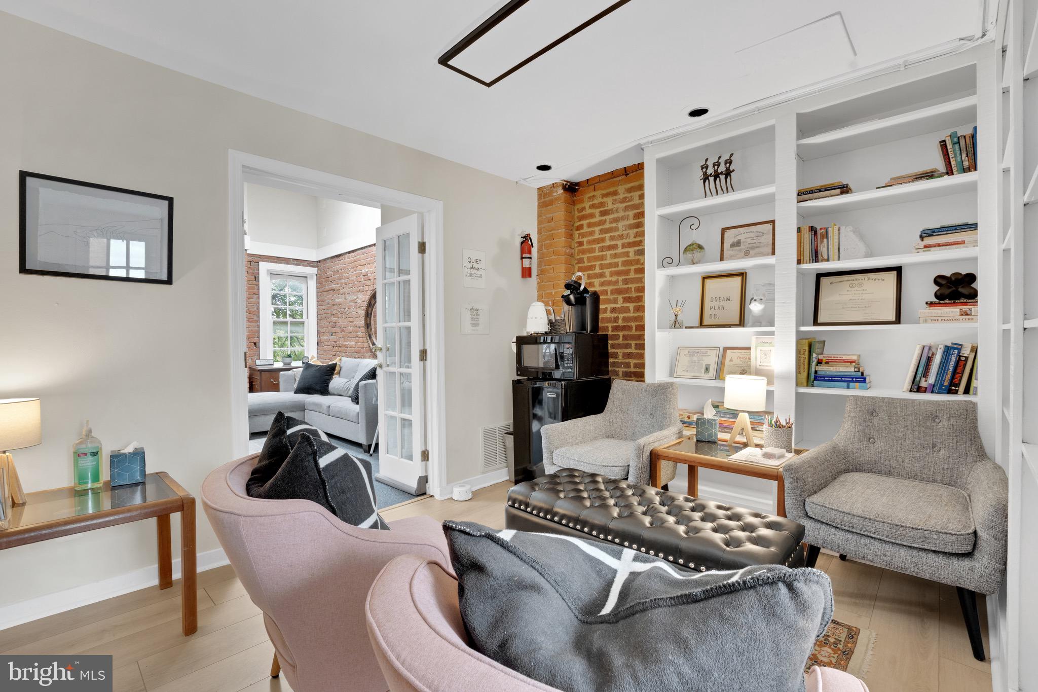 OLD TOWN ALEXANDRIA - Residential