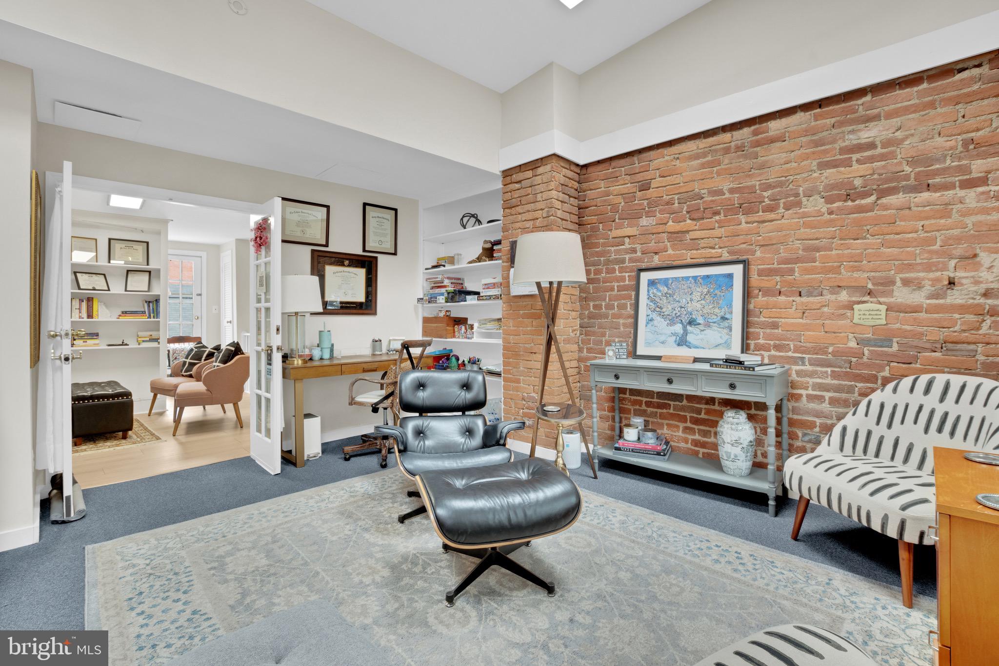 OLD TOWN ALEXANDRIA - Residential