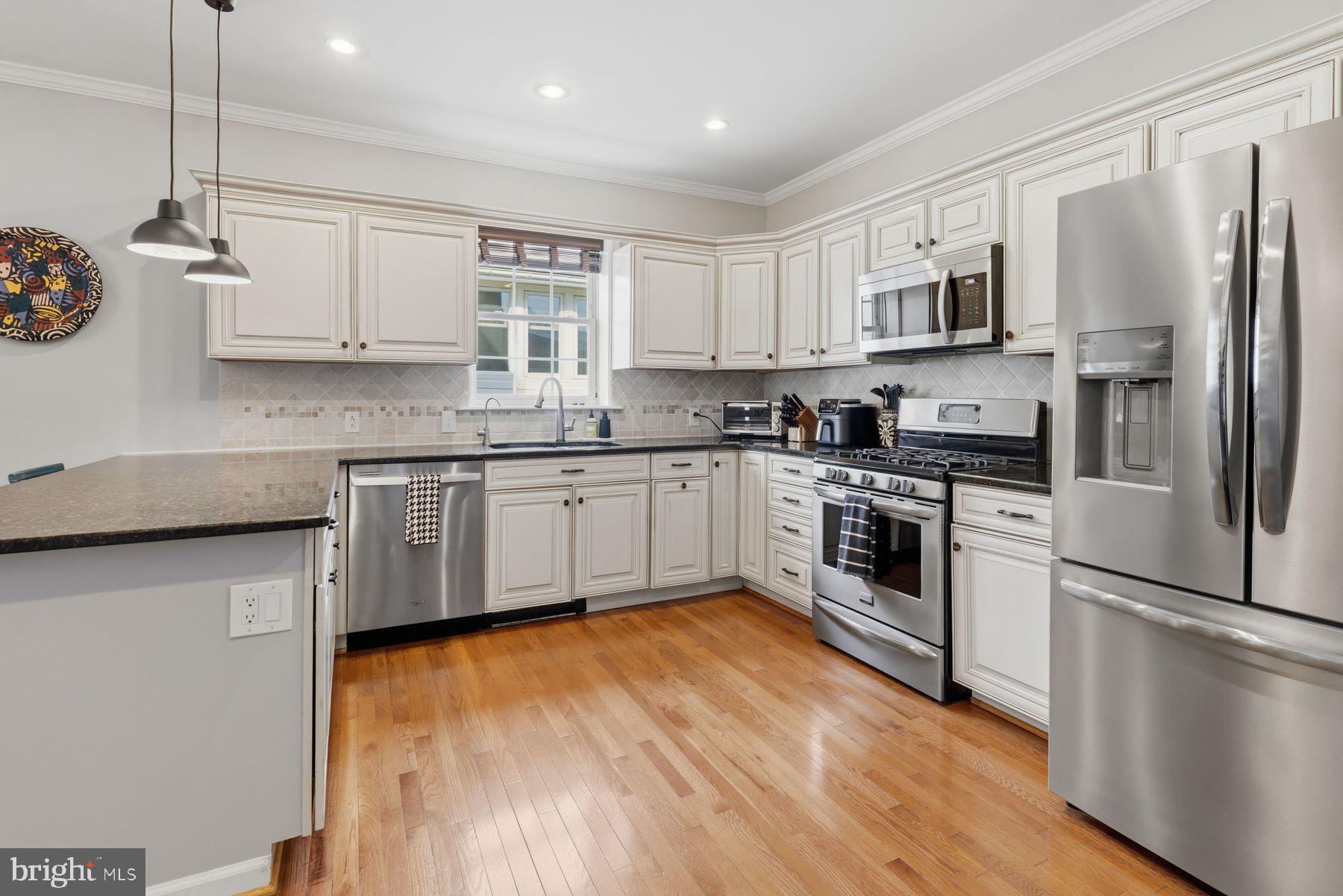 210 E EVERGREEN AVENUE