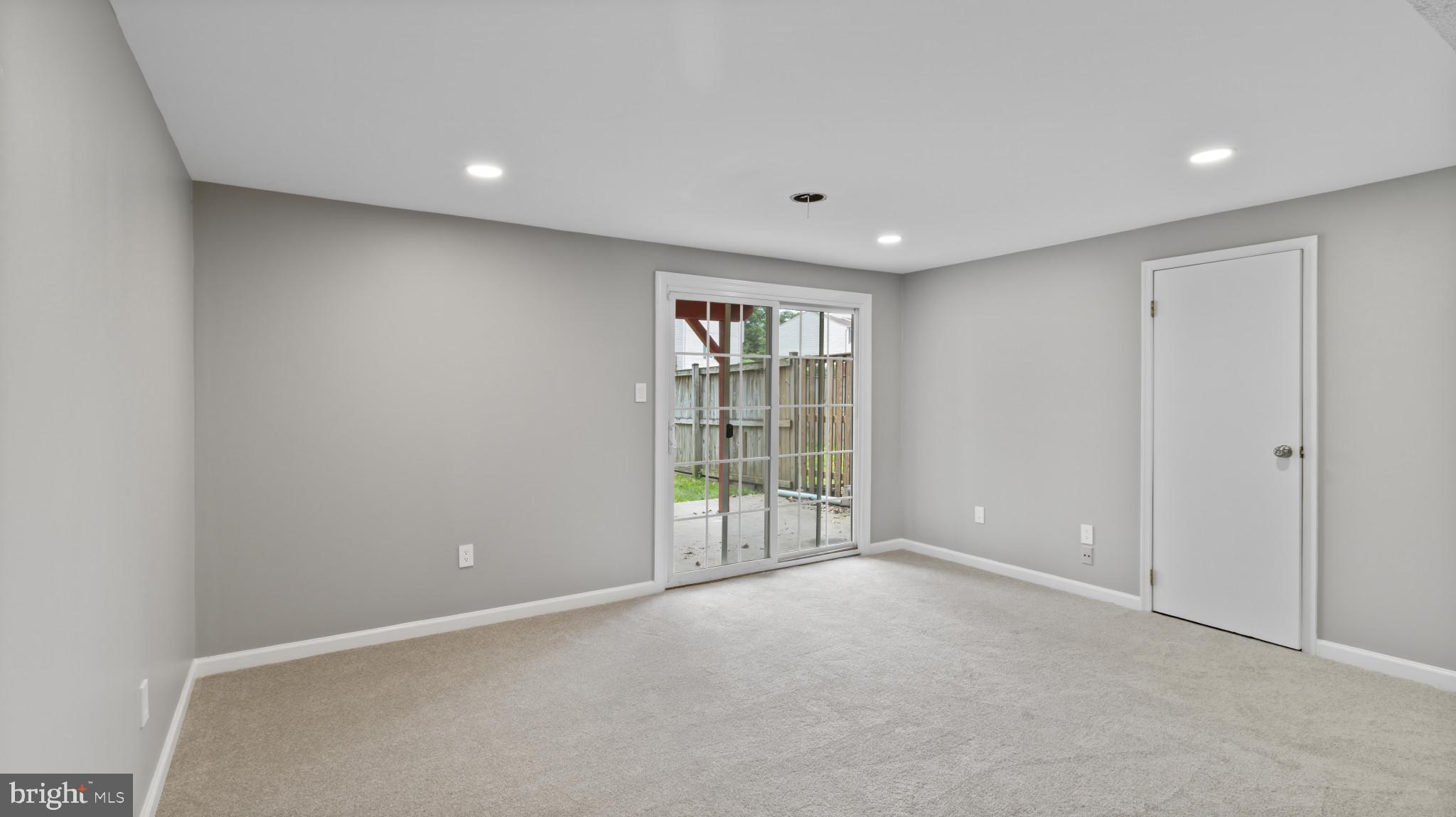 CONSTANT FRIENDSHIP - Residential