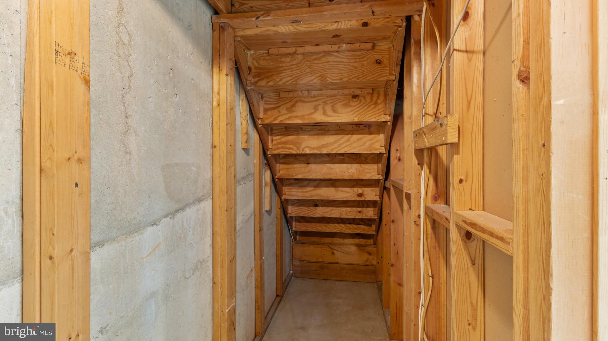 CONSTANT FRIENDSHIP - Residential