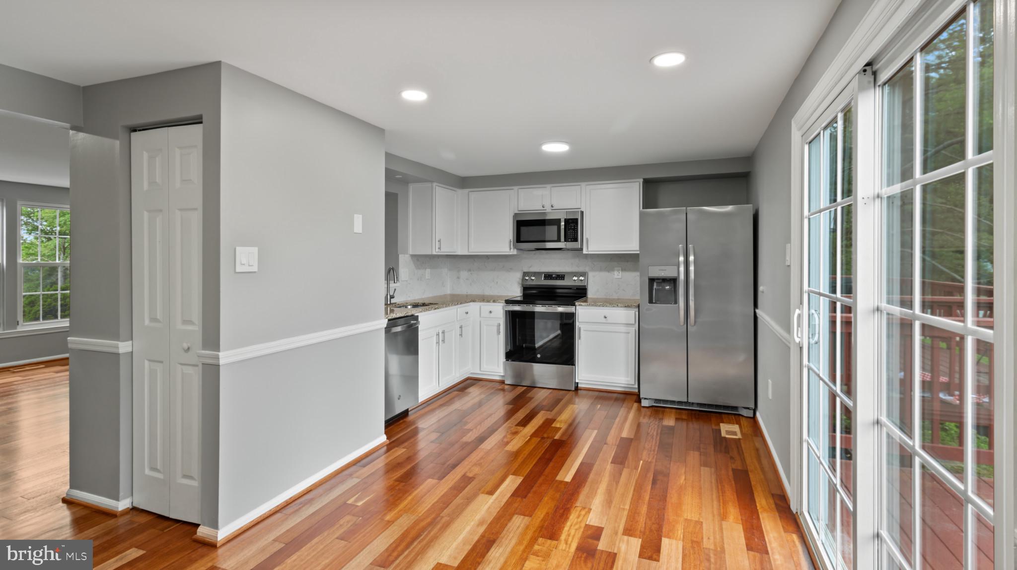 CONSTANT FRIENDSHIP - Residential